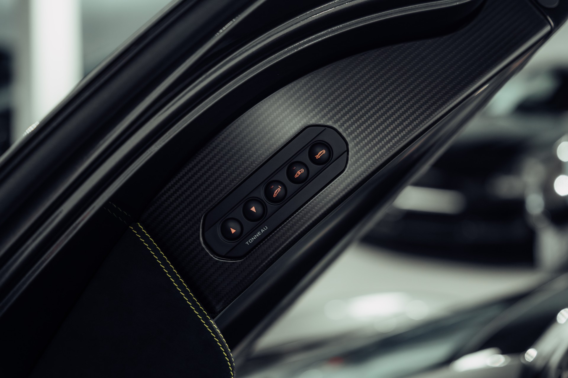McLAREN 675LT Spider 3.8 V8 SSG-image-30