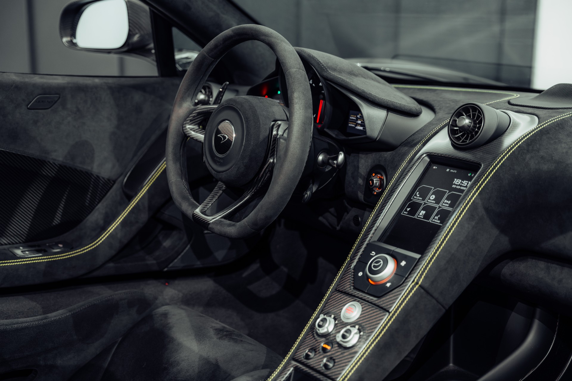 McLAREN 675LT Spider 3.8 V8 SSG-image-24