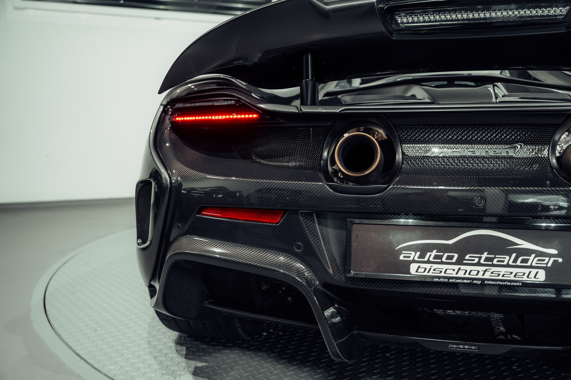 McLAREN 675LT Spider 3.8 V8 SSG-image-16