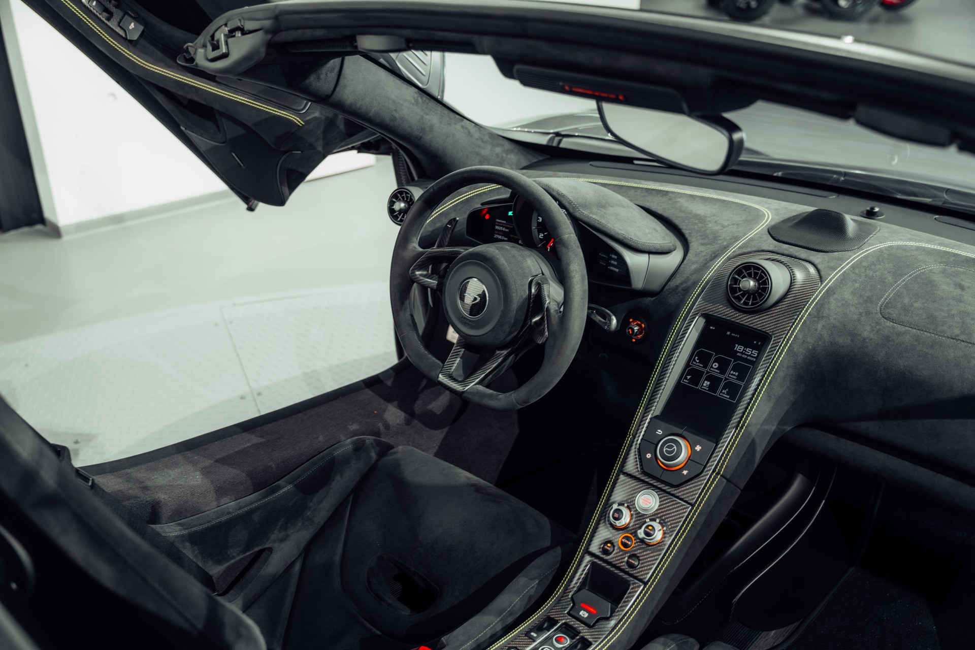 McLAREN 675LT Spider 3.8 V8 SSG-image-31