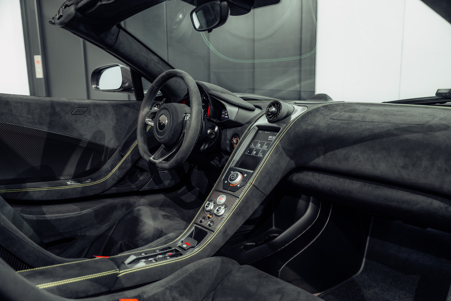 McLAREN 675LT Spider 3.8 V8 SSG-image-22