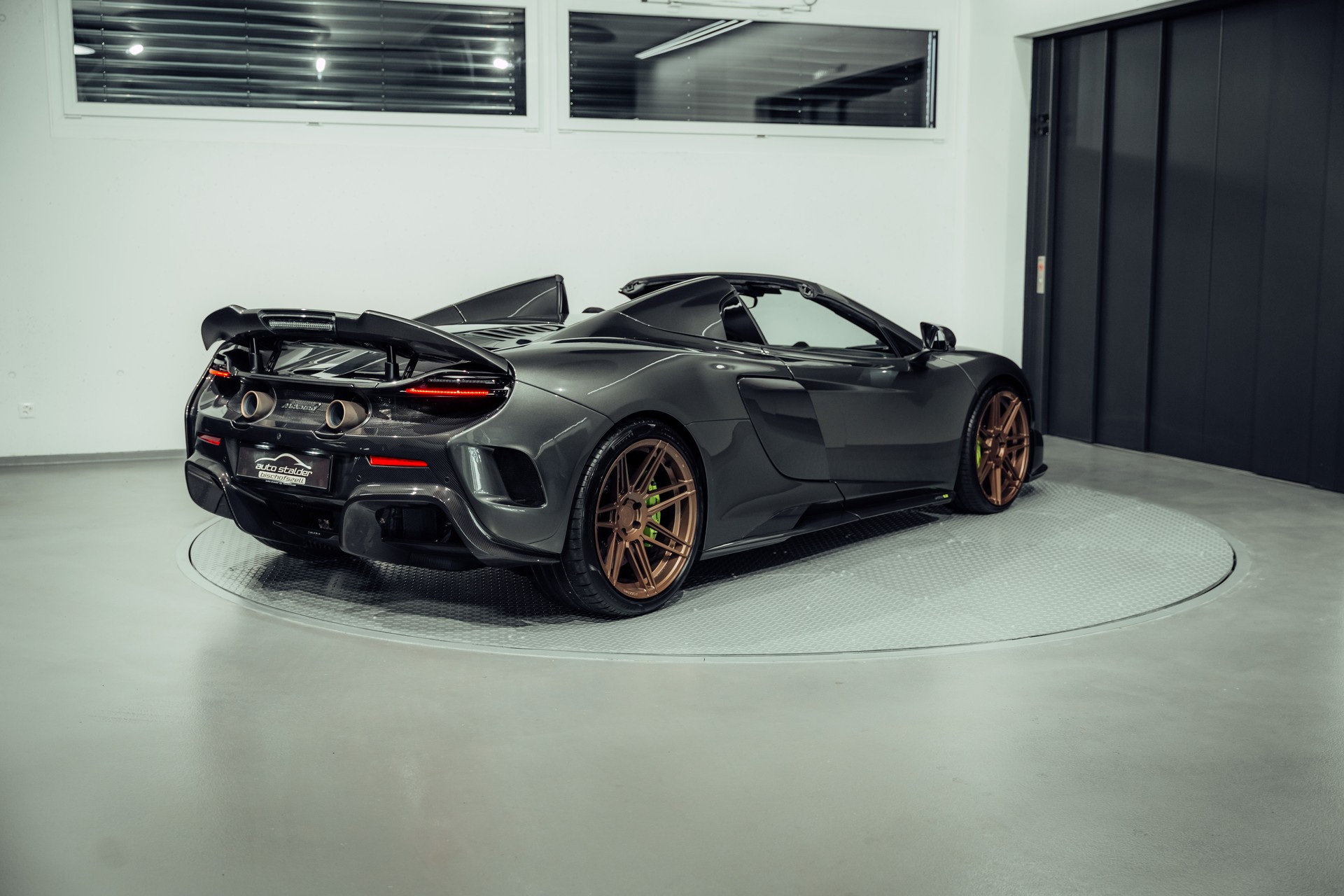 McLAREN 675LT Spider 3.8 V8 SSG-image-17