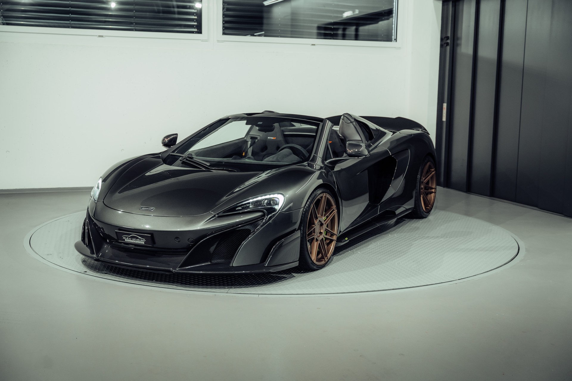 McLAREN 675LT Spider 3.8 V8 SSG-showroom-element-1