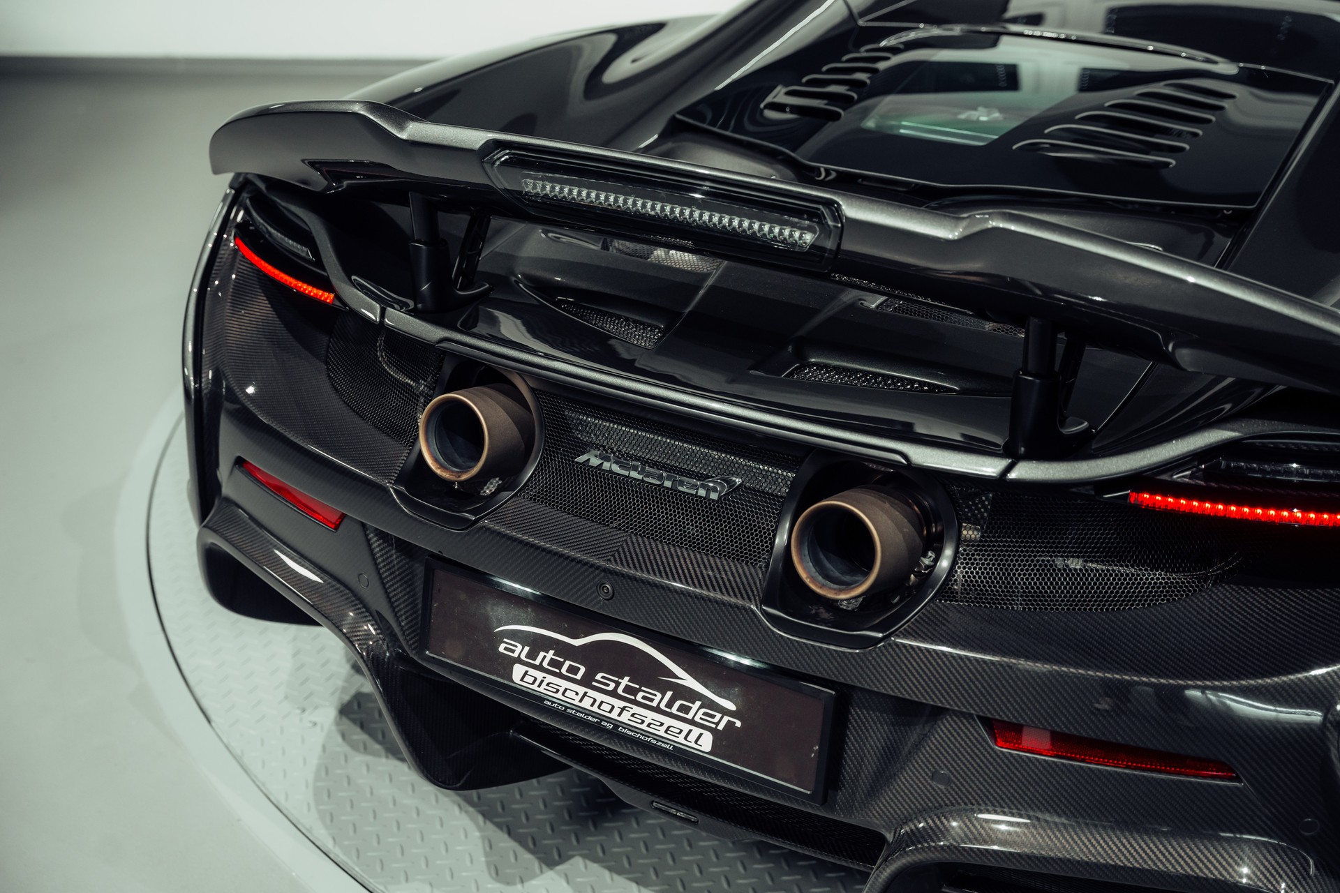 McLAREN 675LT Spider 3.8 V8 SSG-image-13