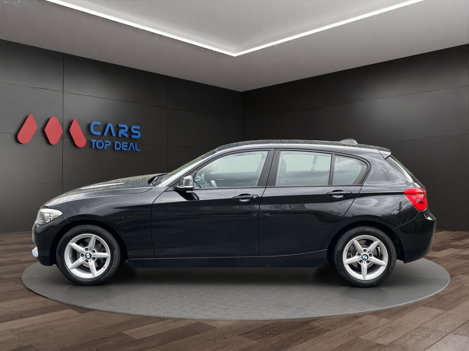 BMW 118d xDrive [Expertise du jour + Garantie 12 mois + Service & Immat. Offerts]-showroom-element-2