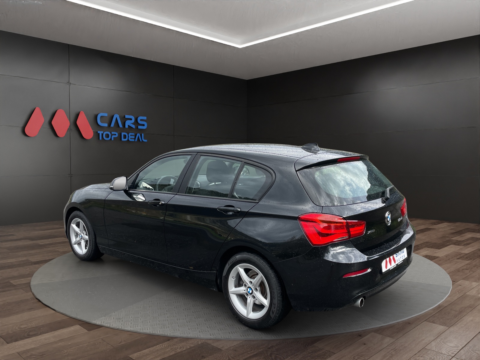 BMW 118d xDrive [Expertise du jour + Garantie 12 mois + Service & Immat. Offerts]-showroom-element-3