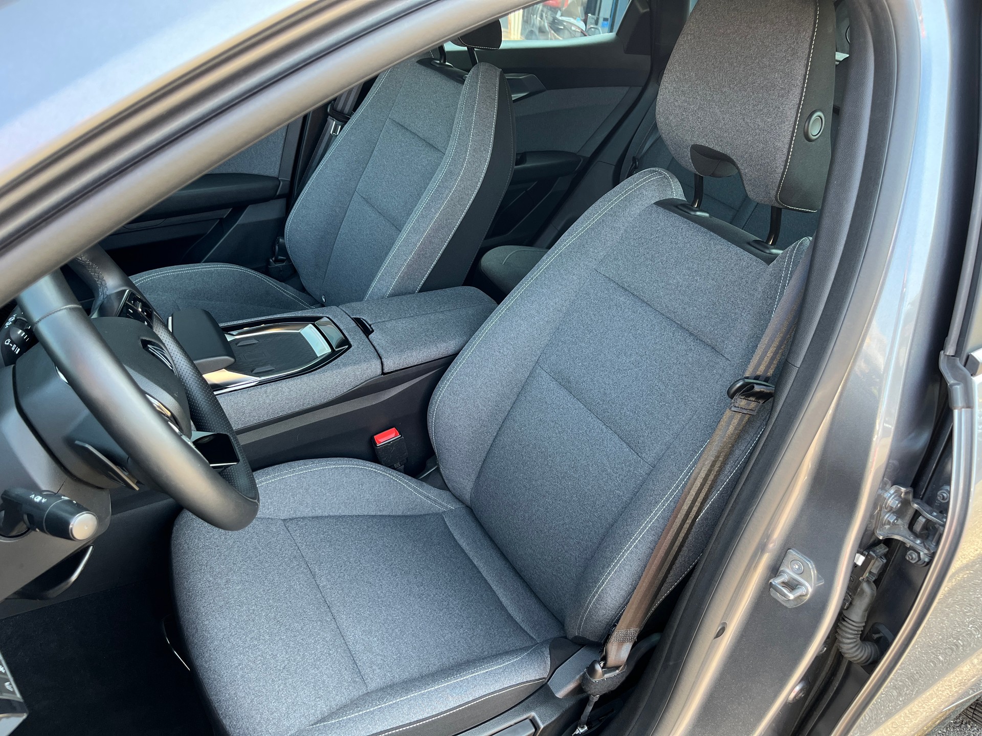 RENAULT Austral 1.3 MHEV 160 Techno A-image-8