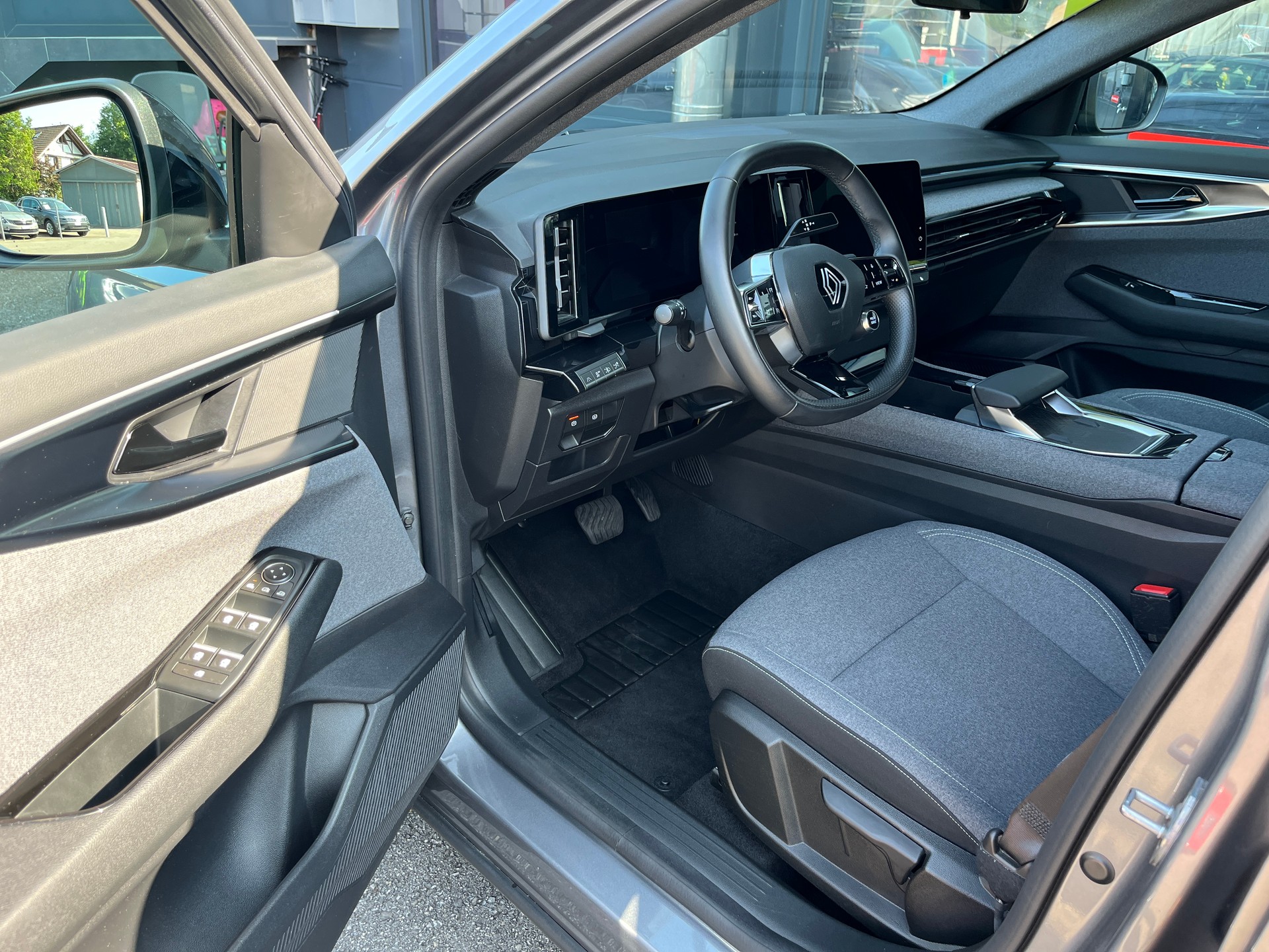 RENAULT Austral 1.3 MHEV 160 Techno A-image-7