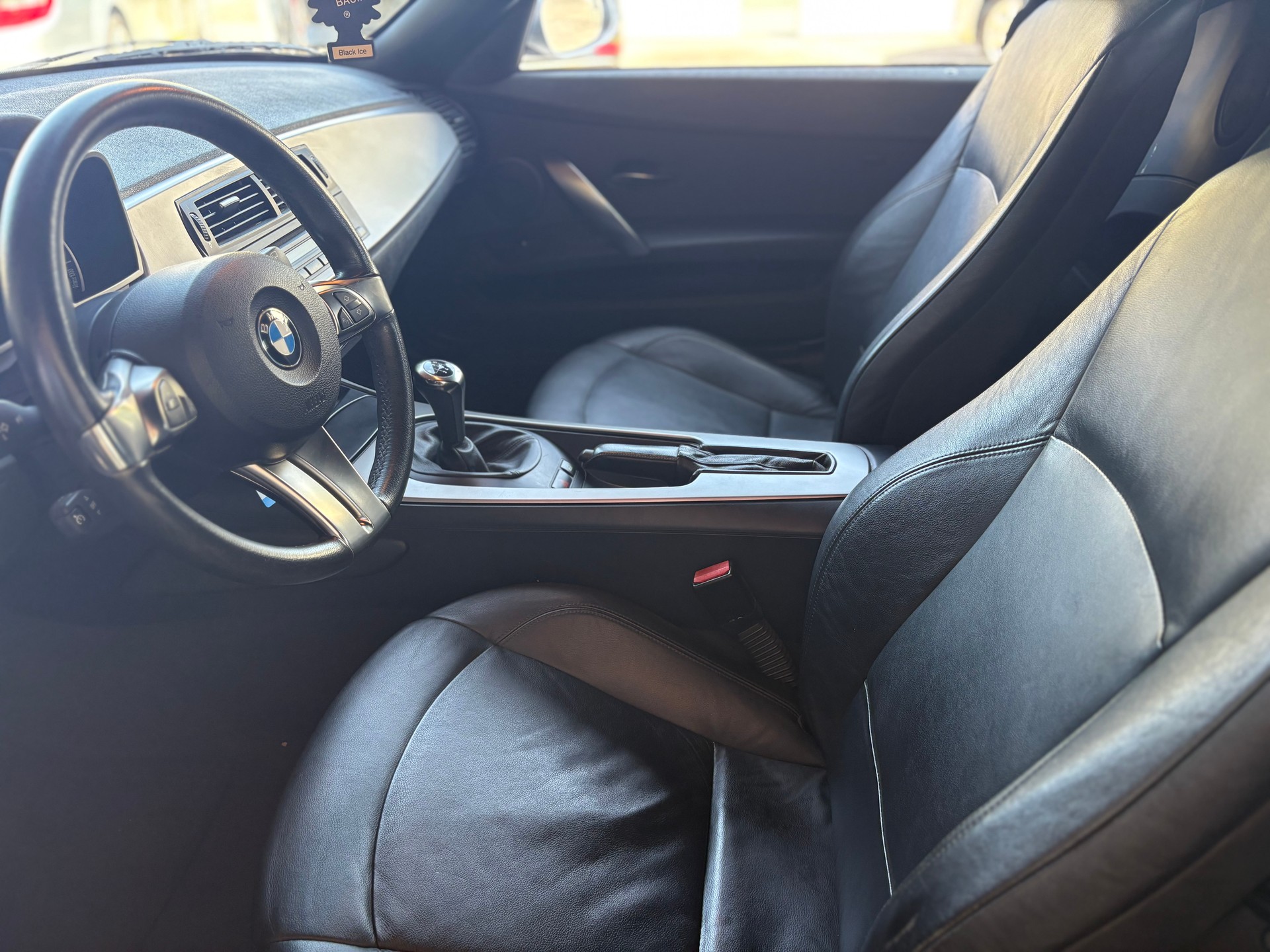 BMW Z4 2.0i Roadster-image-6