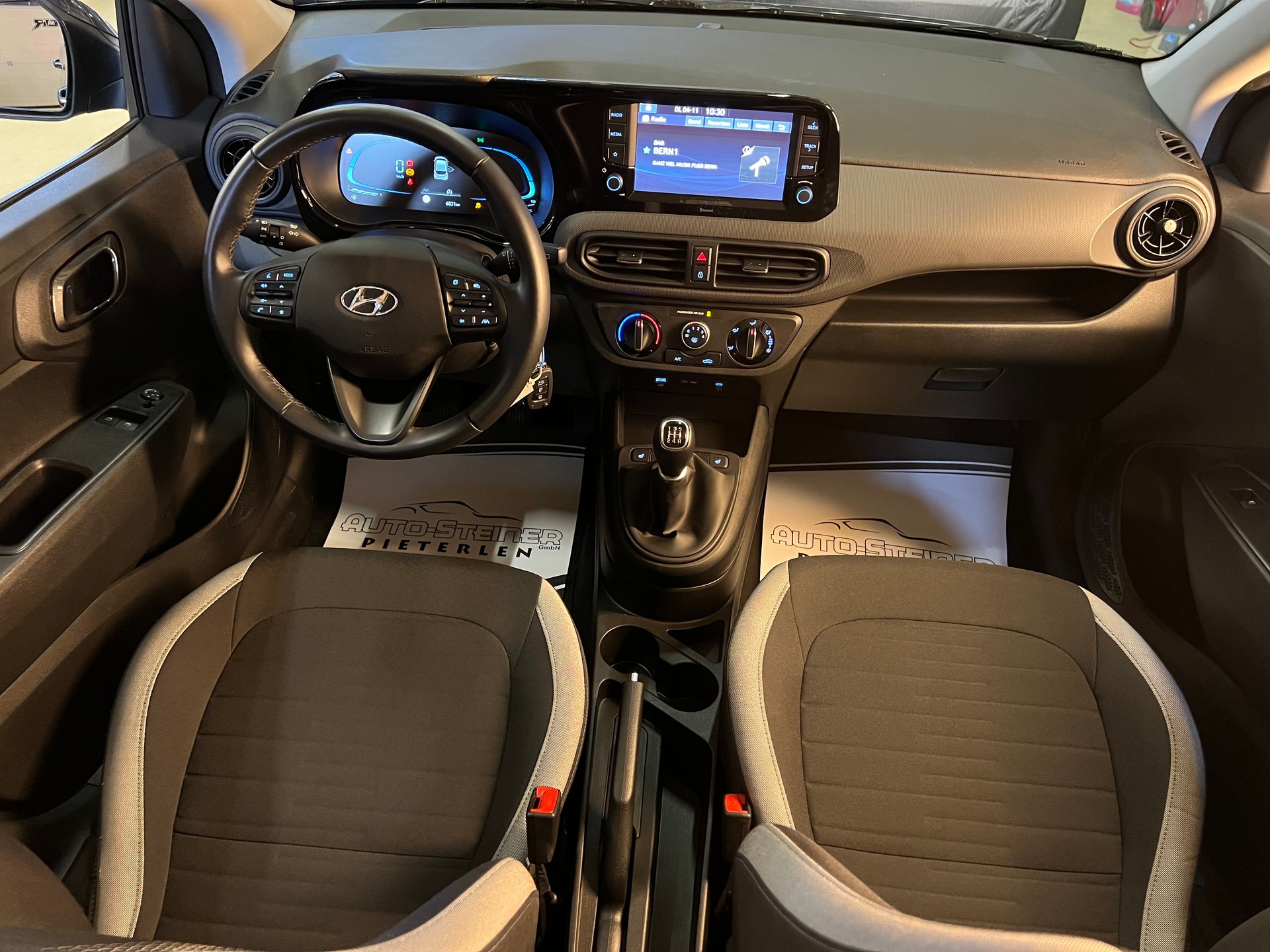 HYUNDAI i10 1.2 "BENZINER CH WAGEN" + SITZHEIZUNG + ALUFELGEN + VIEL ZUBEHÖR + SAUBER + GEPFLEGT. !! NUR 6`800 KM !!-image-21