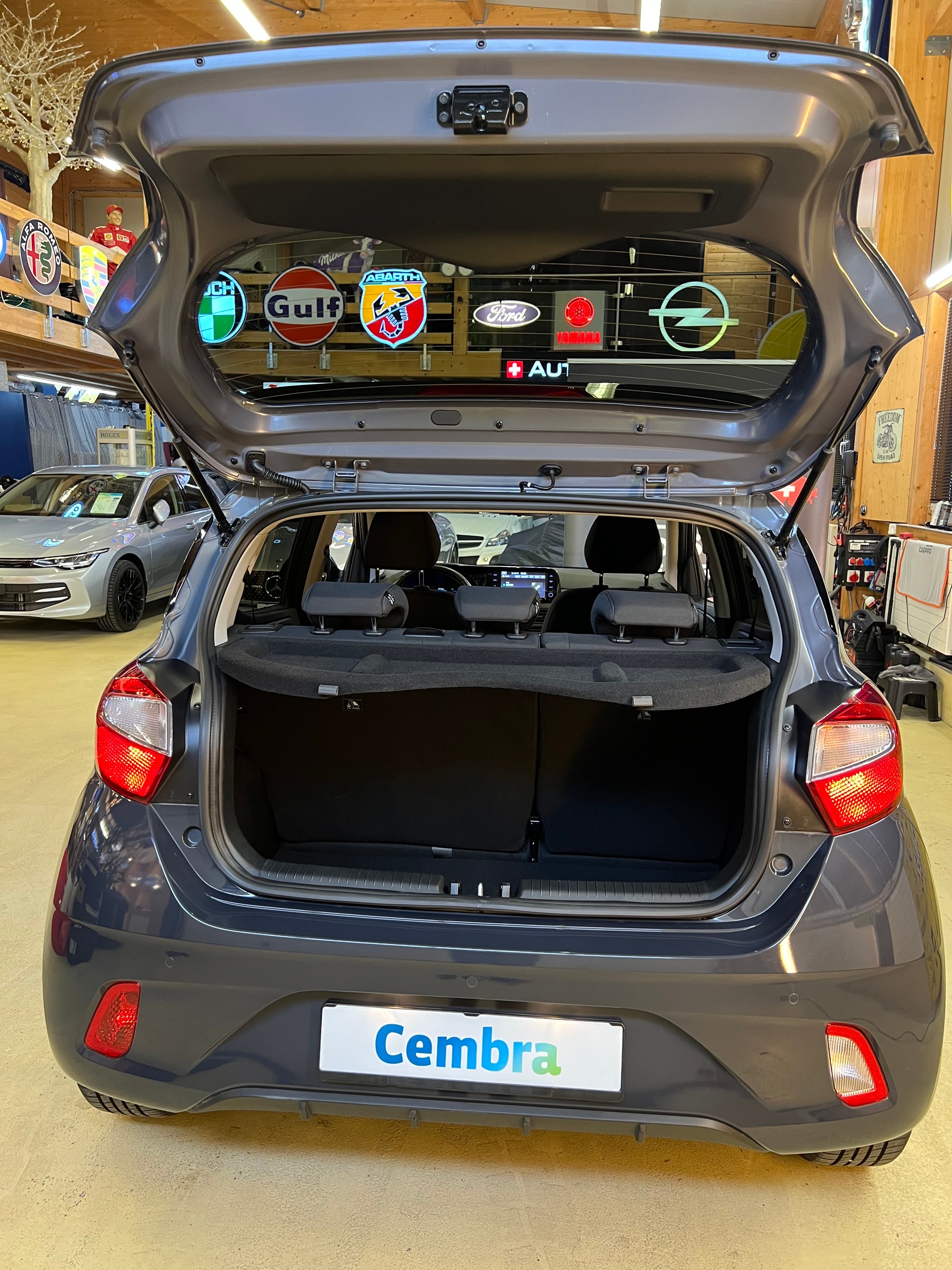 HYUNDAI i10 1.2 "BENZINER CH WAGEN" + SITZHEIZUNG + ALUFELGEN + VIEL ZUBEHÖR + SAUBER + GEPFLEGT. !! NUR 6`800 KM !!-image-26