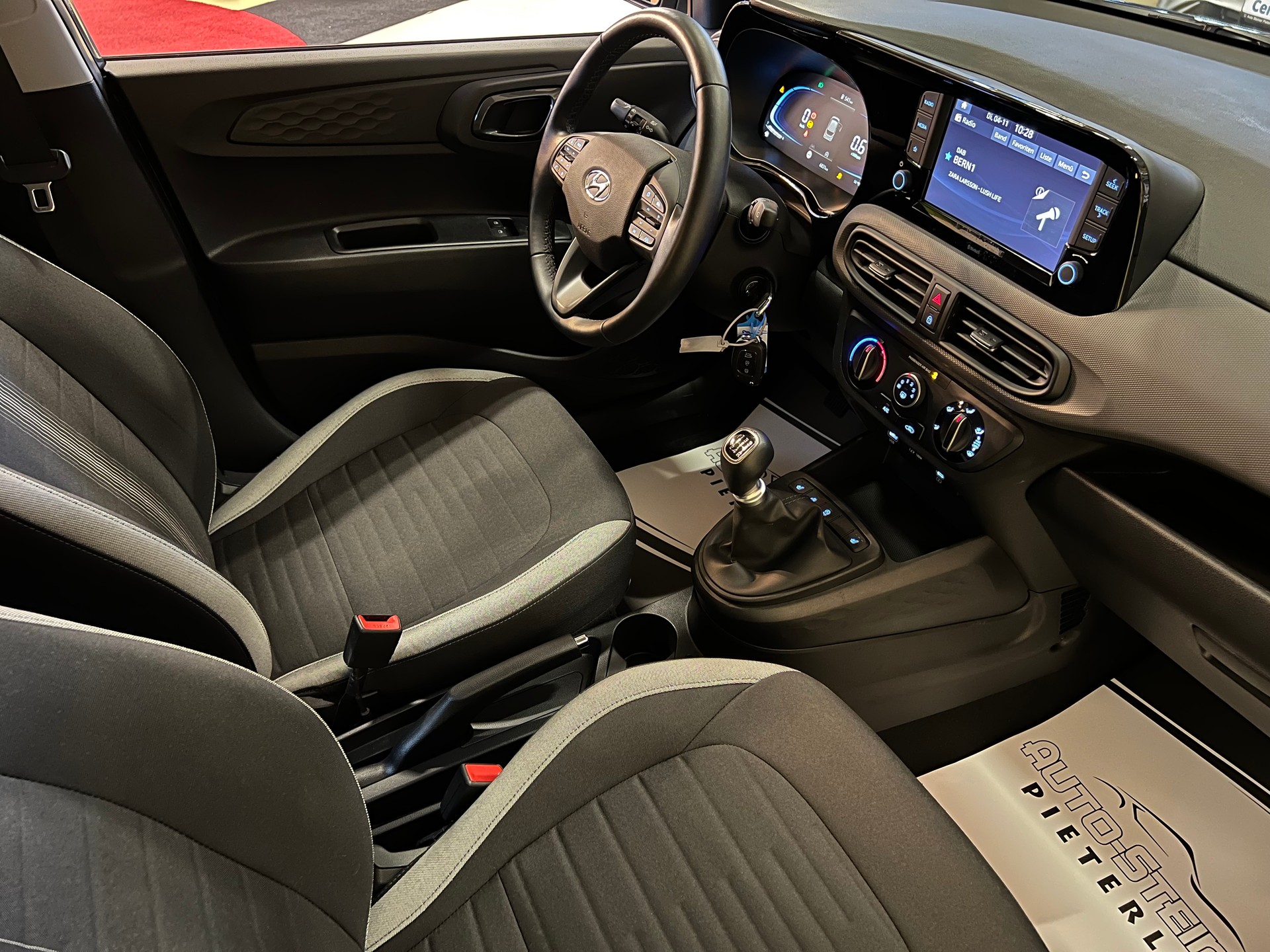 HYUNDAI i10 1.2 "BENZINER CH WAGEN" + SITZHEIZUNG + ALUFELGEN + VIEL ZUBEHÖR + SAUBER + GEPFLEGT. !! NUR 6`800 KM !!-image-14
