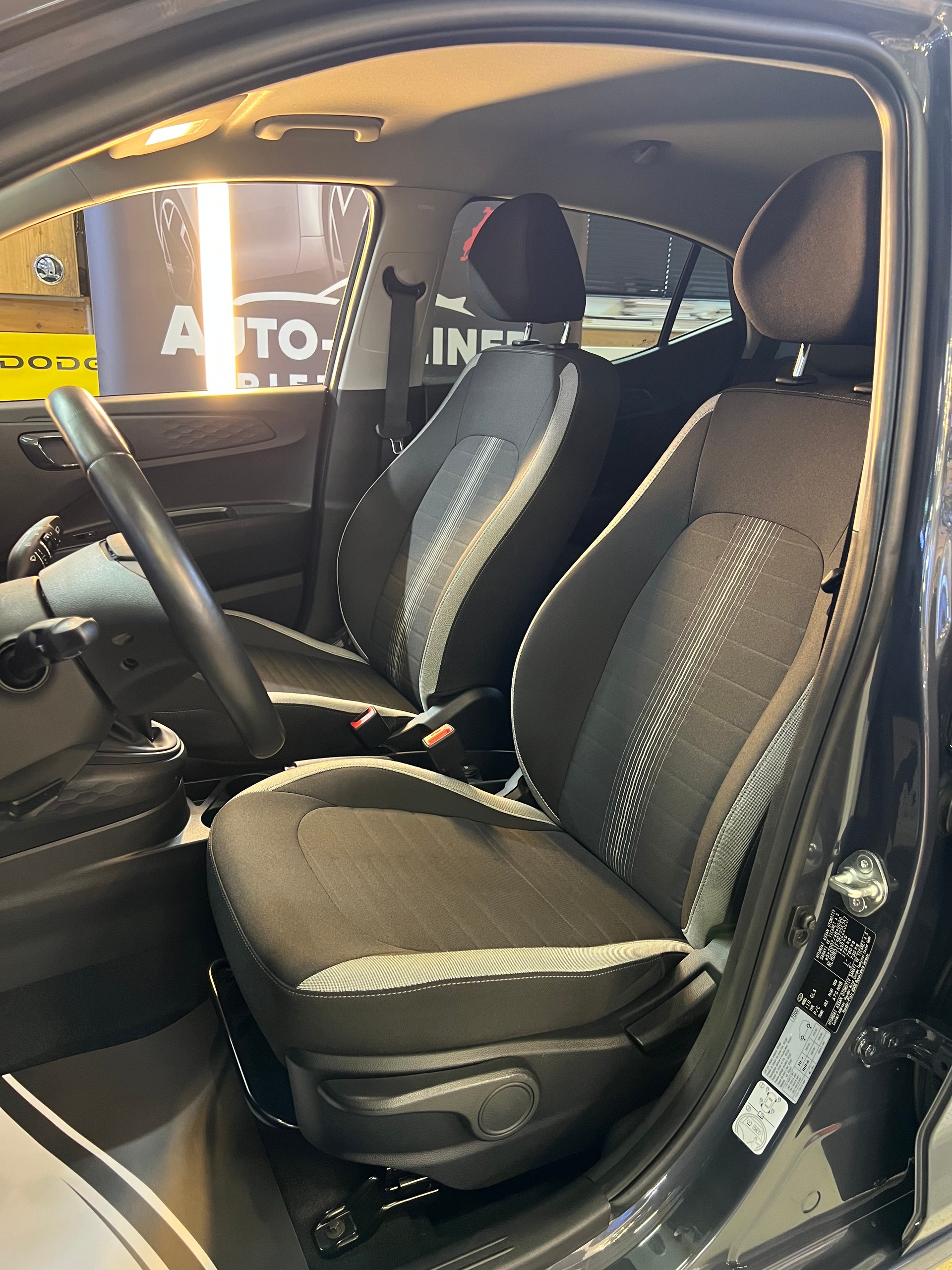 HYUNDAI i10 1.2 "BENZINER CH WAGEN" + SITZHEIZUNG + ALUFELGEN + VIEL ZUBEHÖR + SAUBER + GEPFLEGT. !! NUR 6`800 KM !!-image-29