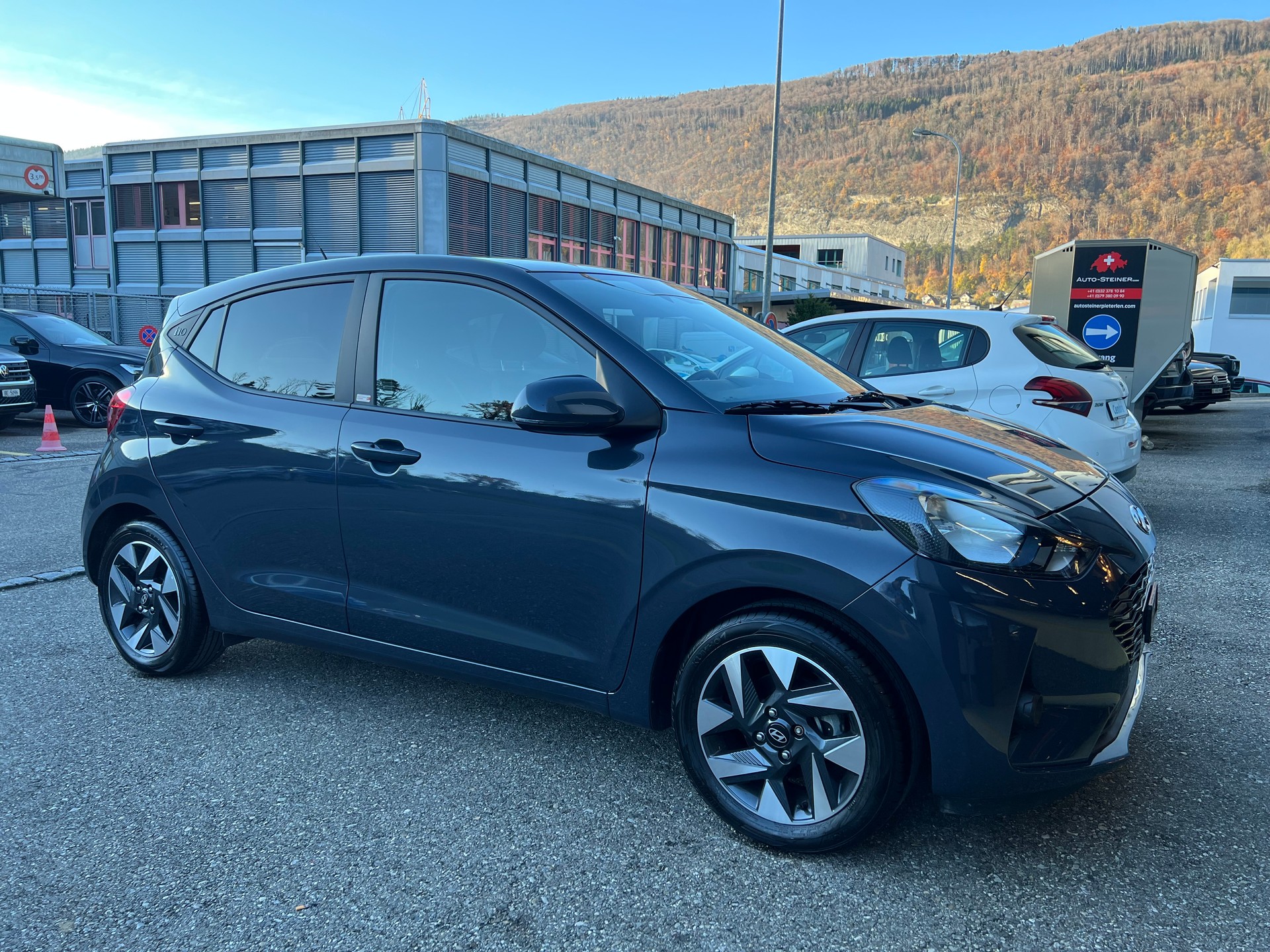 HYUNDAI i10 1.2 "BENZINER CH WAGEN" + SITZHEIZUNG + ALUFELGEN + VIEL ZUBEHÖR + SAUBER + GEPFLEGT. !! NUR 6`800 KM !!-image-10