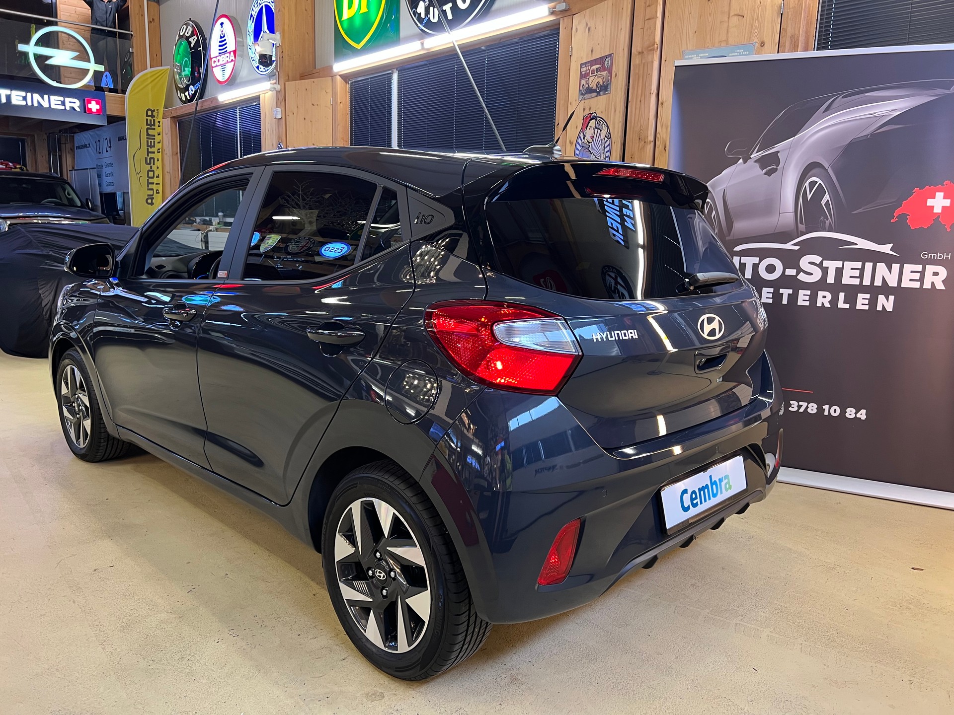 HYUNDAI i10 1.2 "BENZINER CH WAGEN" + SITZHEIZUNG + ALUFELGEN + VIEL ZUBEHÖR + SAUBER + GEPFLEGT. !! NUR 6`800 KM !!-showroom-element-3