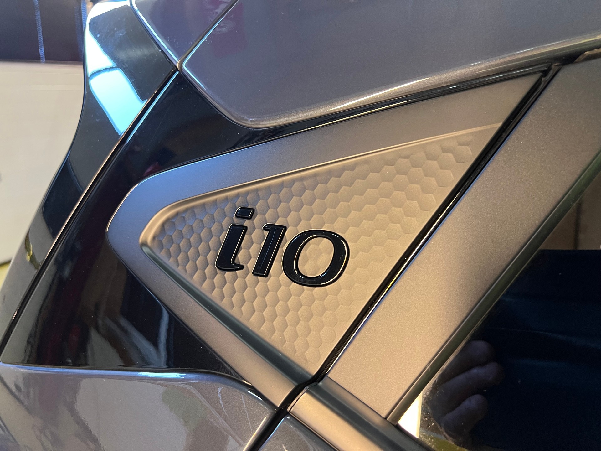 HYUNDAI i10 1.2 "BENZINER CH WAGEN" + SITZHEIZUNG + ALUFELGEN + VIEL ZUBEHÖR + SAUBER + GEPFLEGT. !! NUR 6`800 KM !!-image-20