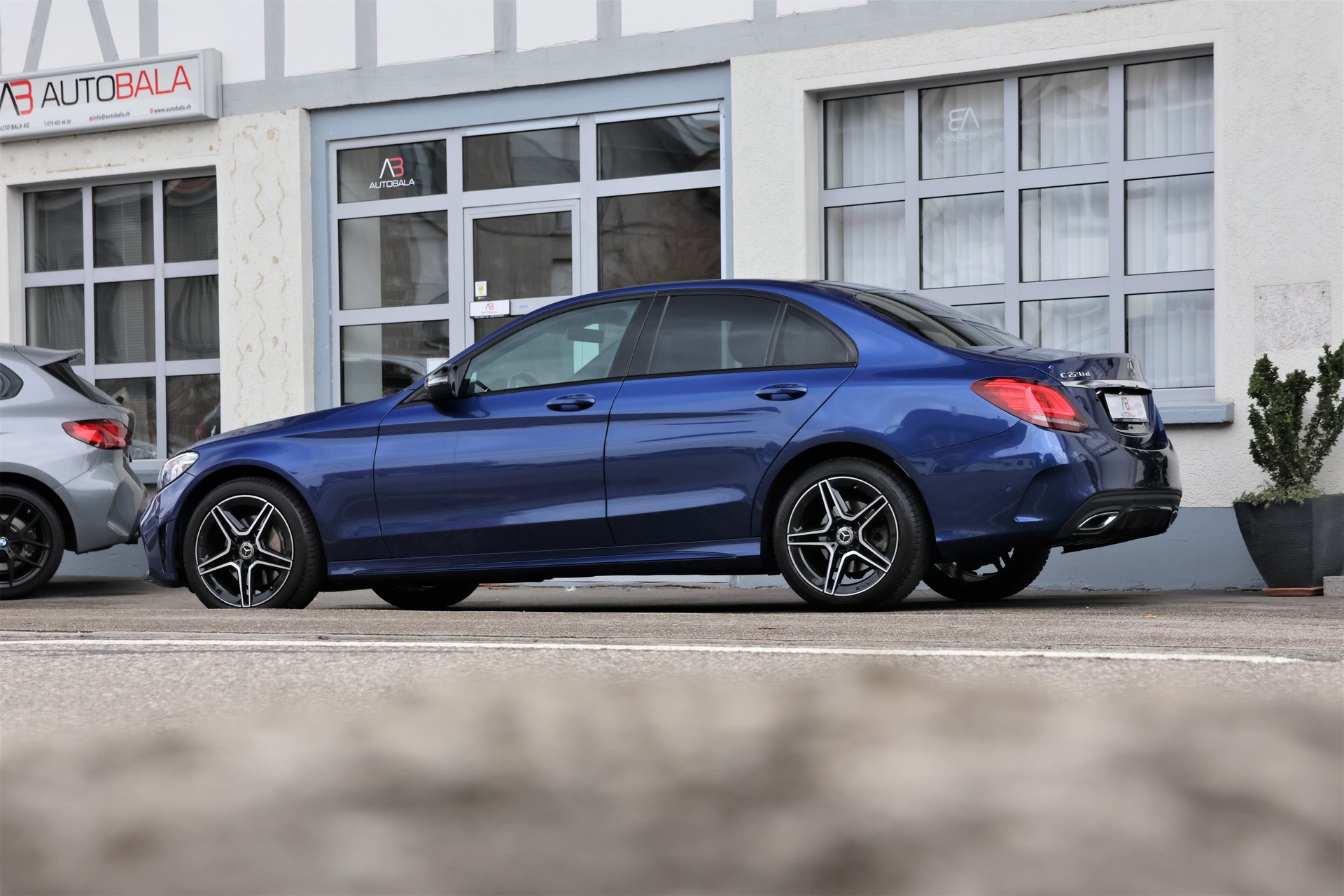 MERCEDES-BENZ C 220 d Swiss Star AMG Line 4Matic 9G-Tronic (CH)-showroom-element-3