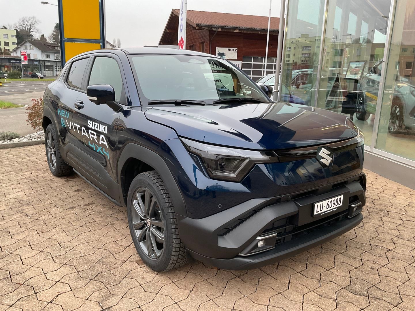 SUZUKI e Vitara Compact Top 4x4-image-2