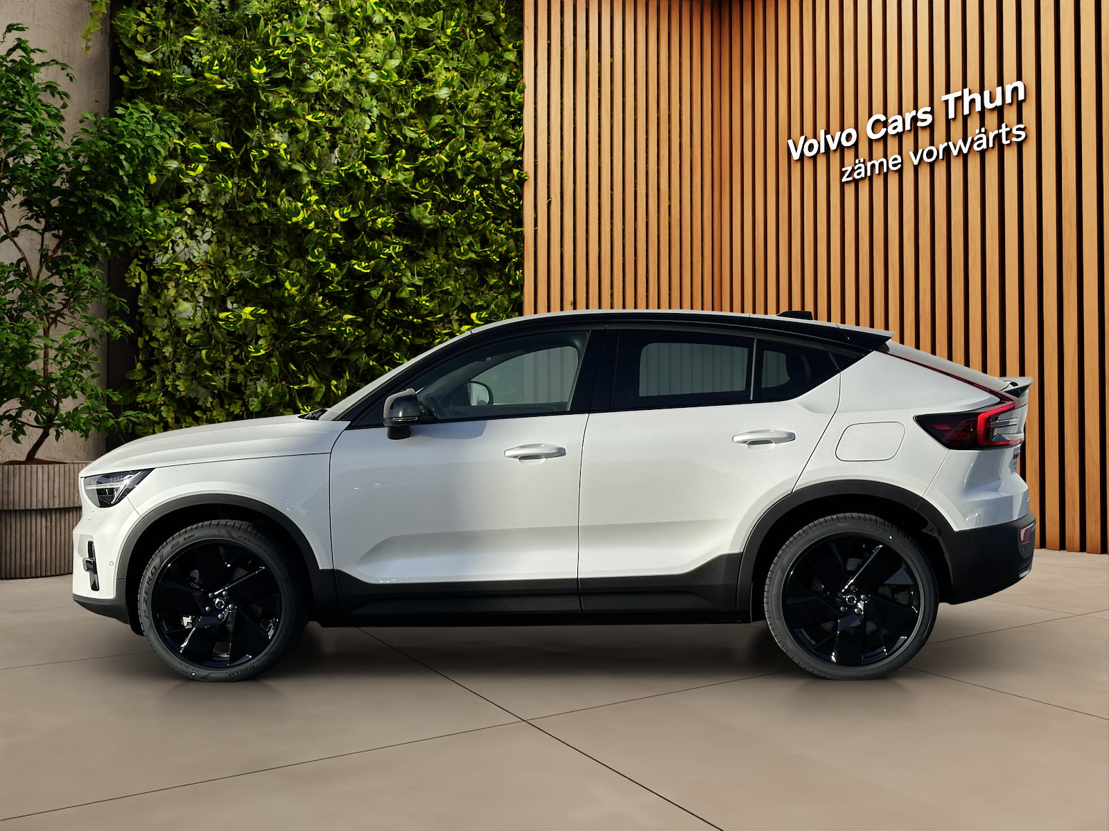 VOLVO EC40 Twin Performance Black Edition AWD-image-4