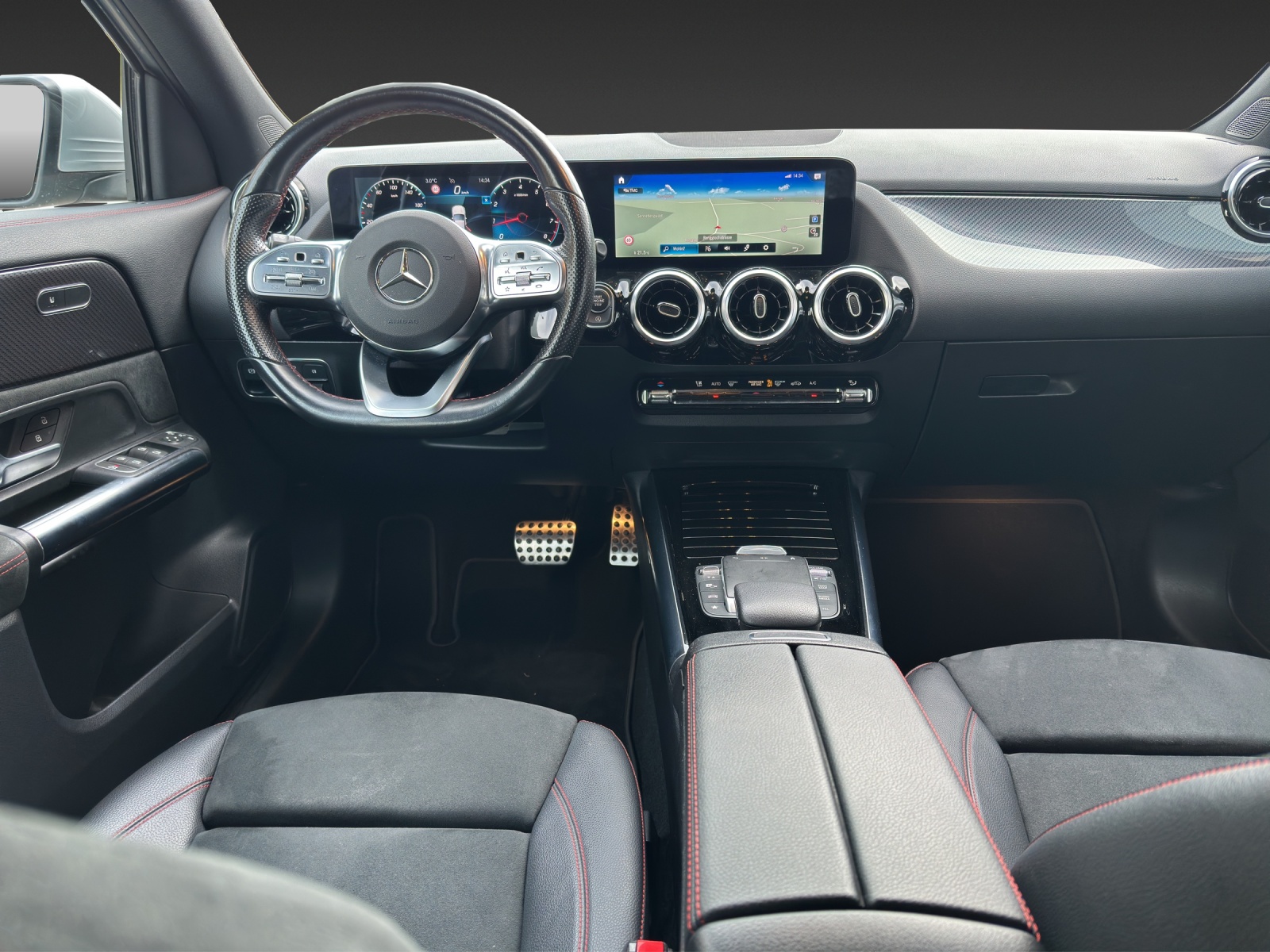MERCEDES-BENZ GLA 250 4Matic AMG Line 8G-DCT-image-15