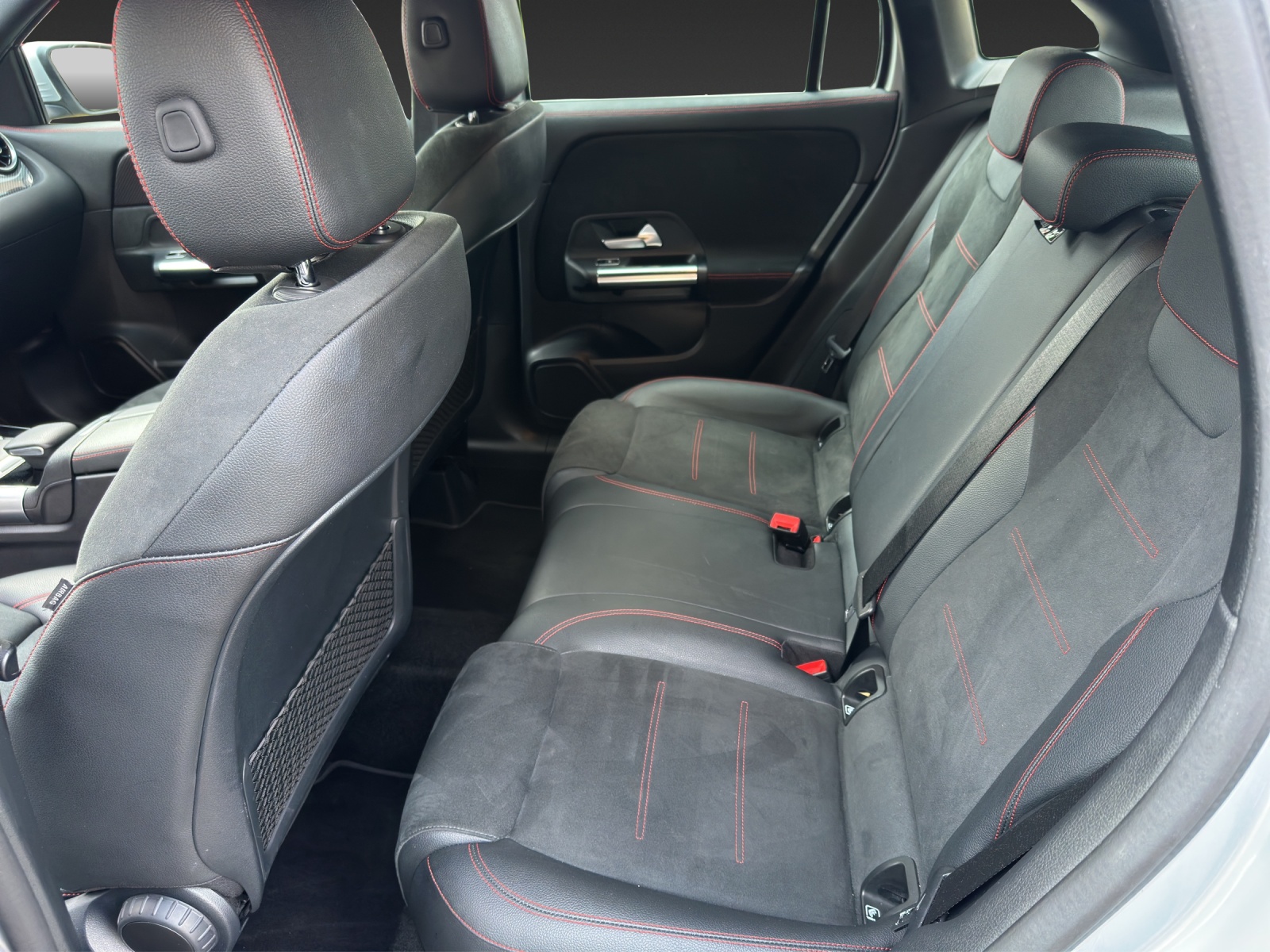 MERCEDES-BENZ GLA 250 4Matic AMG Line 8G-DCT-image-20