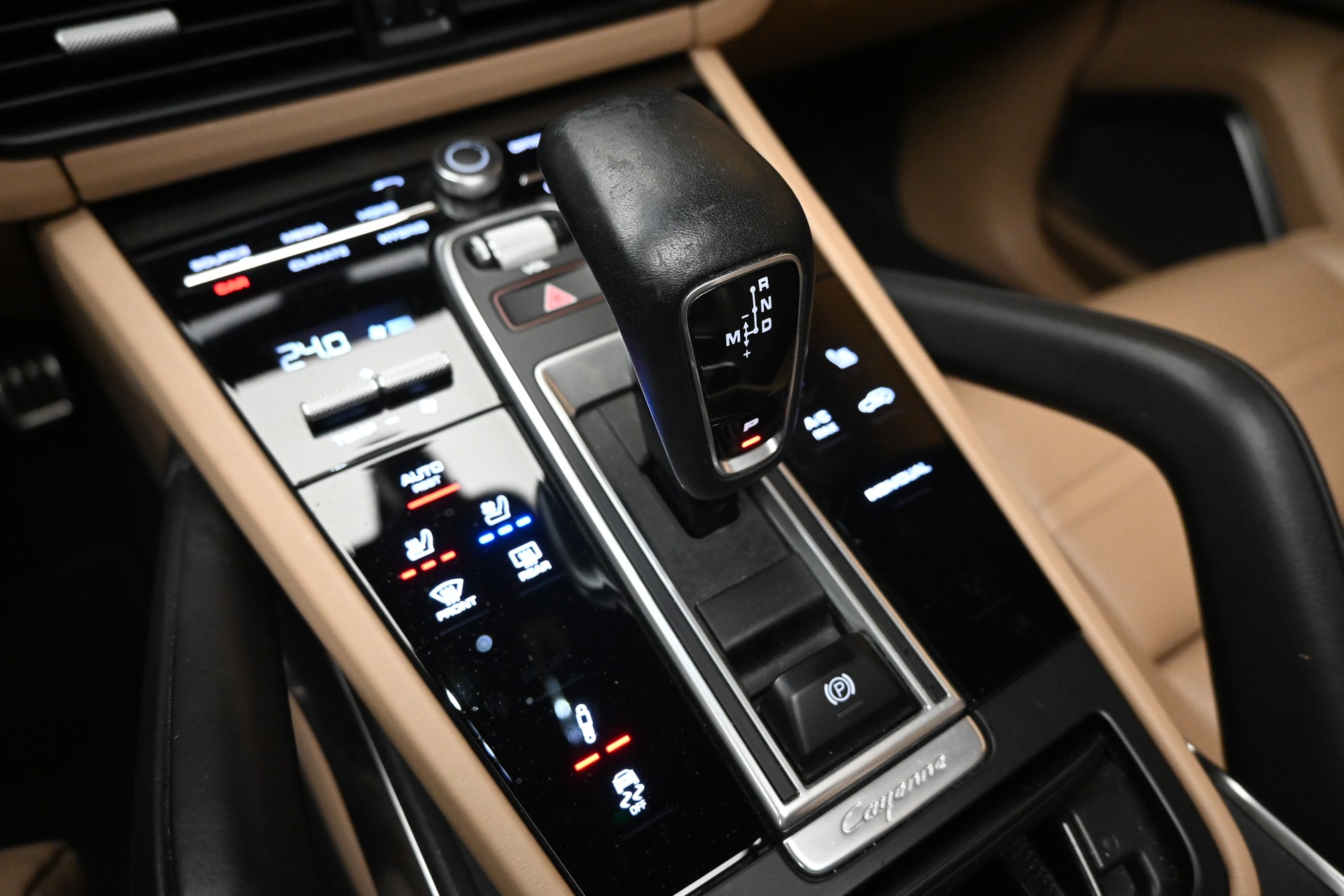 PORSCHE Cayenne Turbo S E-Hybrid-image-13
