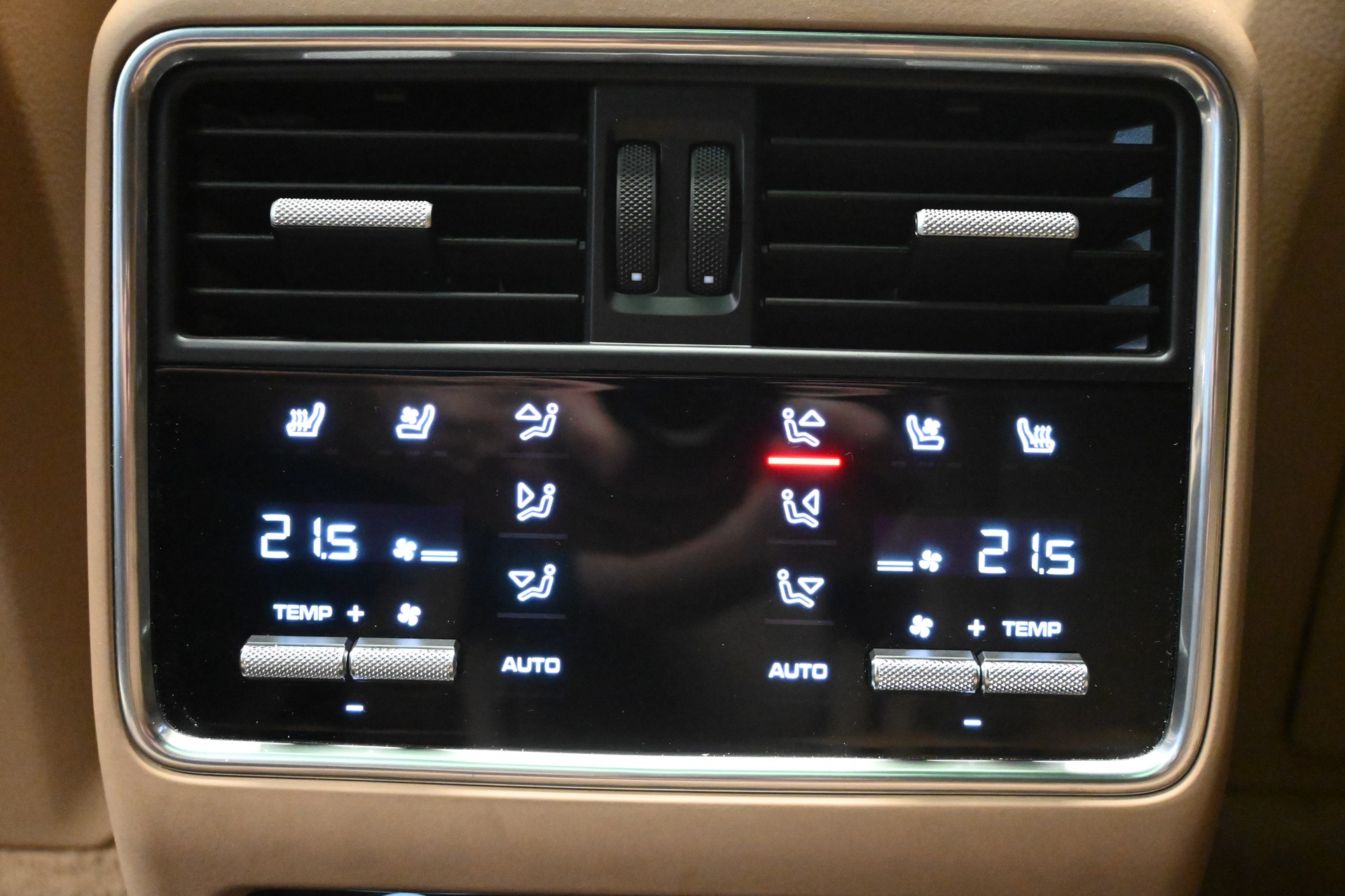PORSCHE Cayenne Turbo S E-Hybrid-image-16