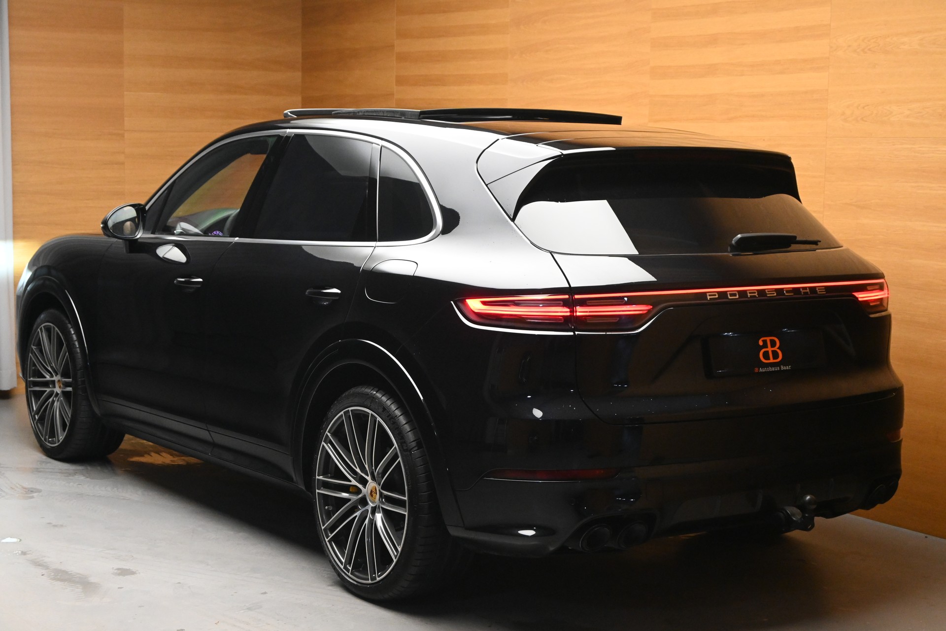 PORSCHE Cayenne Turbo S E-Hybrid-image-4