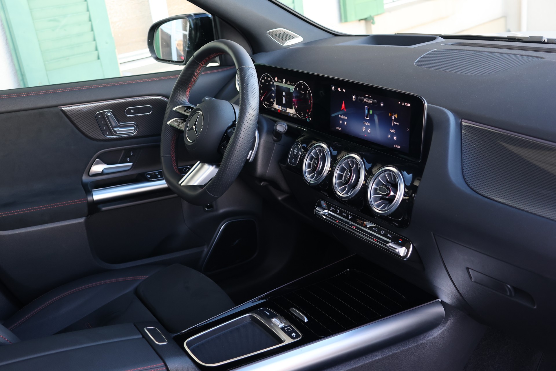 MERCEDES-BENZ GLA 220d 4Matic 8G-DCT-image-9