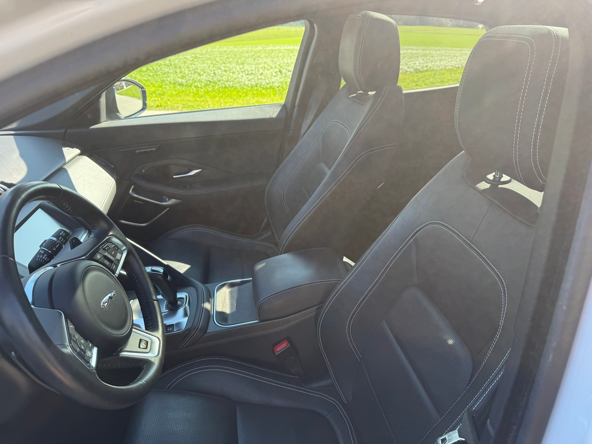 JAGUAR E-Pace 2.0 P250 R-Dynamic SE AWD Automatik-image-17