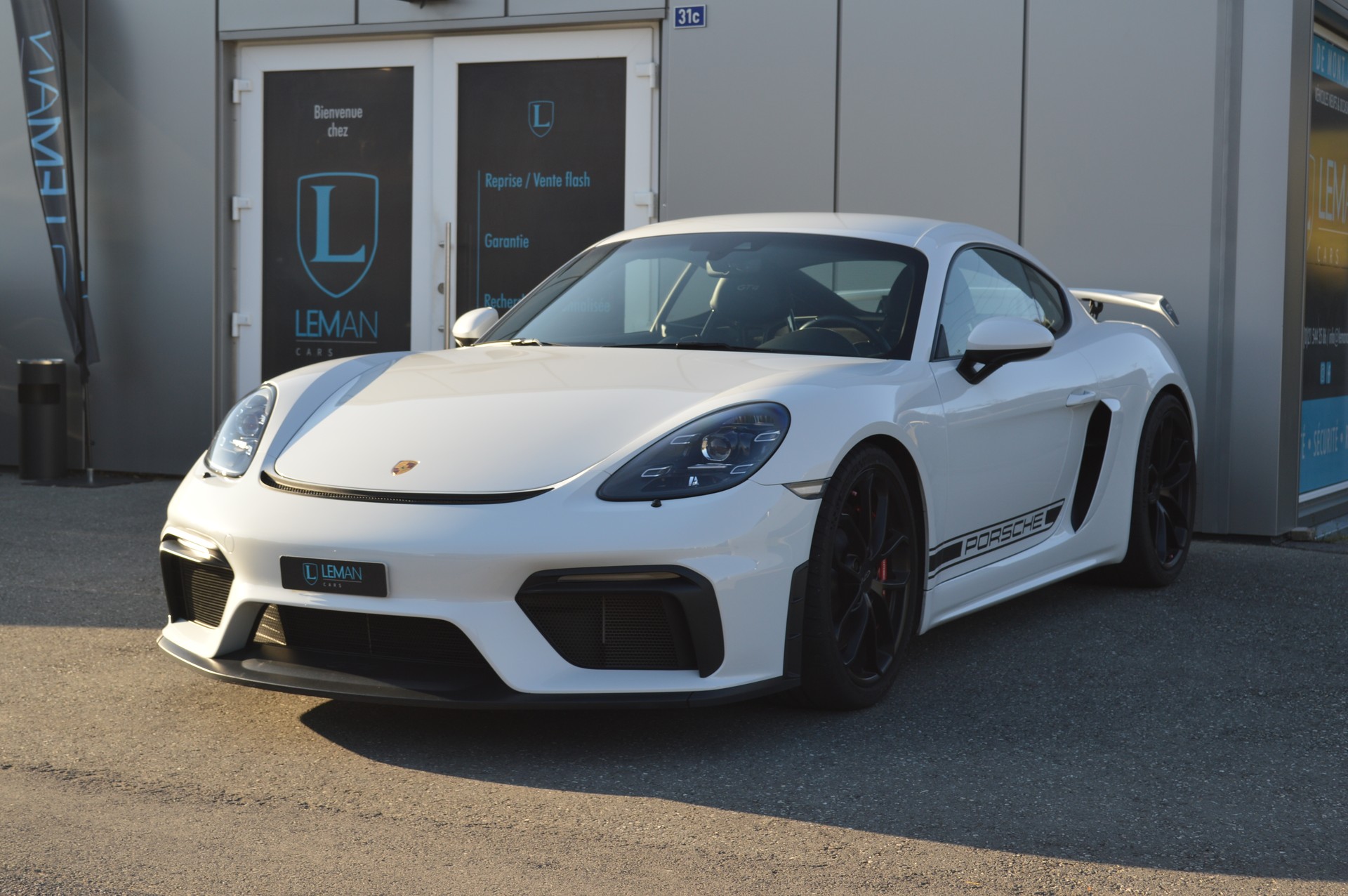 PORSCHE 718 Cayman GT4