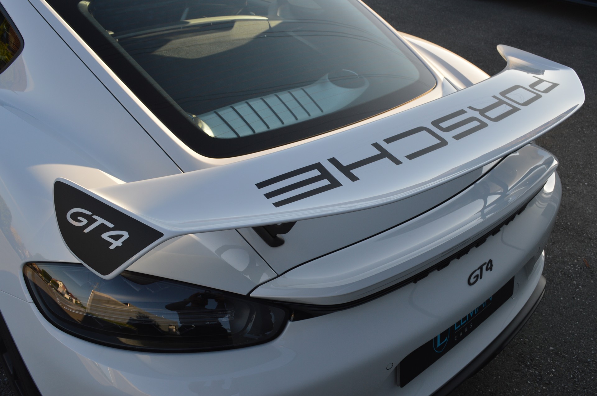 PORSCHE 718 Cayman GT4-image-8