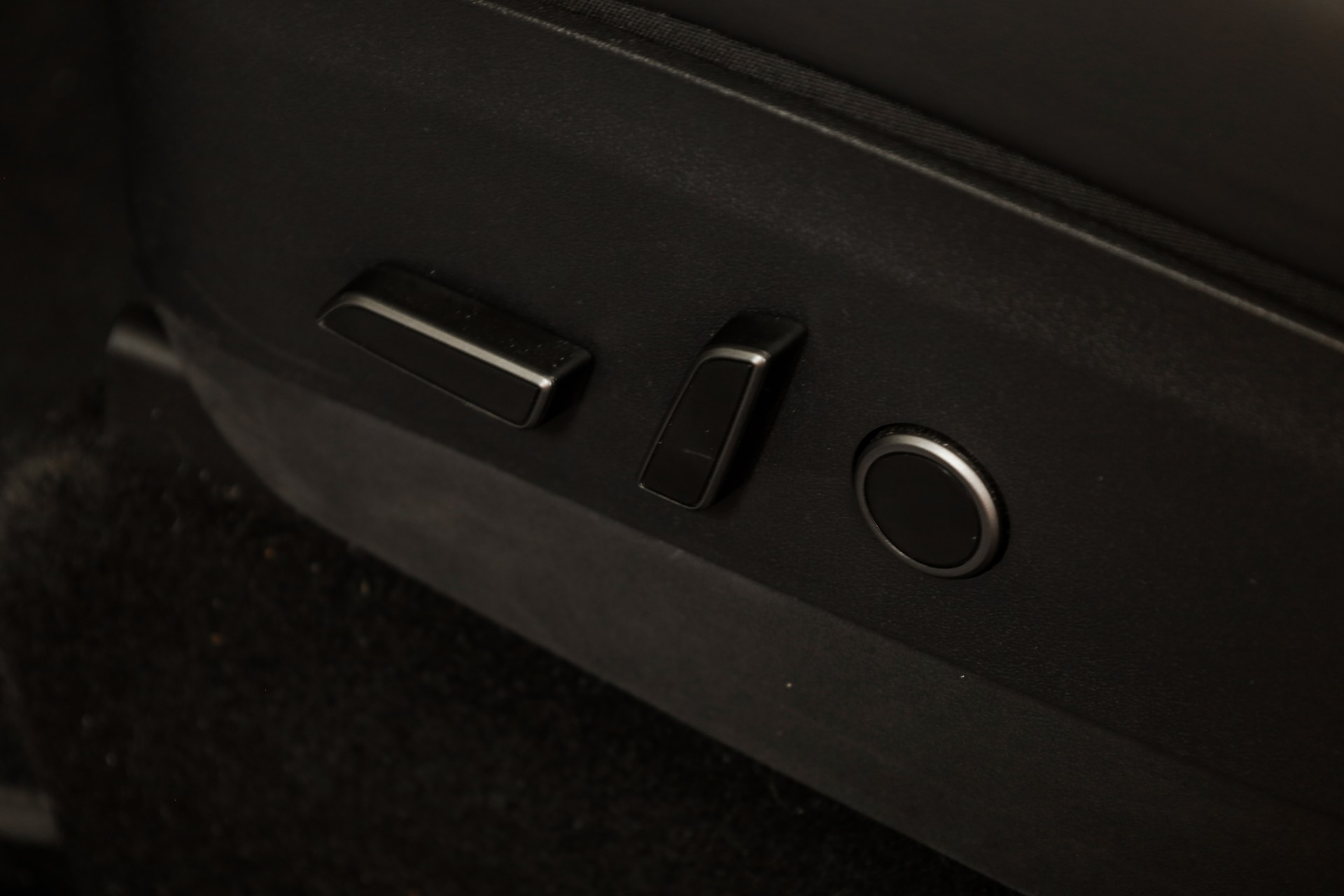 TESLA Model Y Long Range-image-19