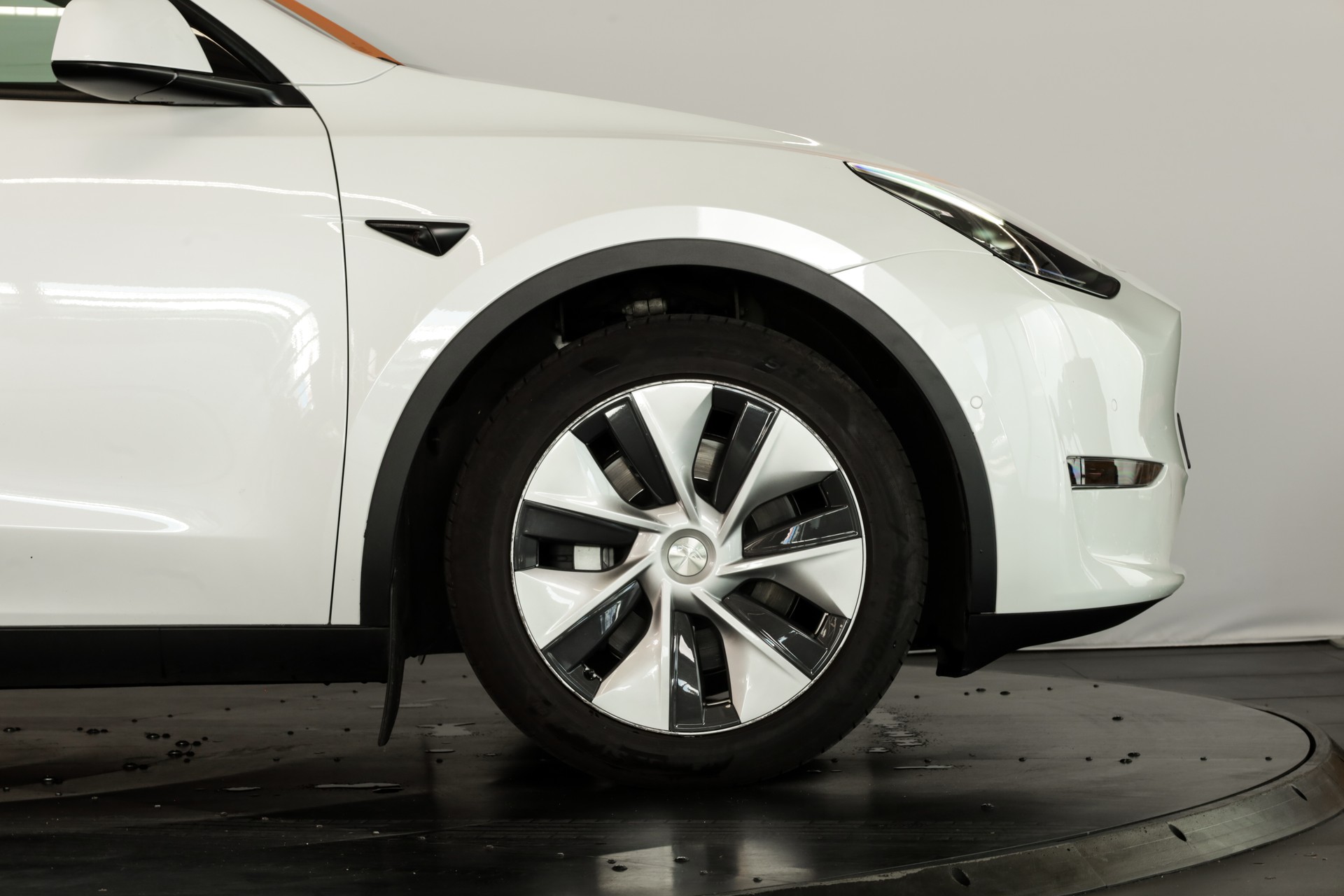 TESLA Model Y Long Range-image-6