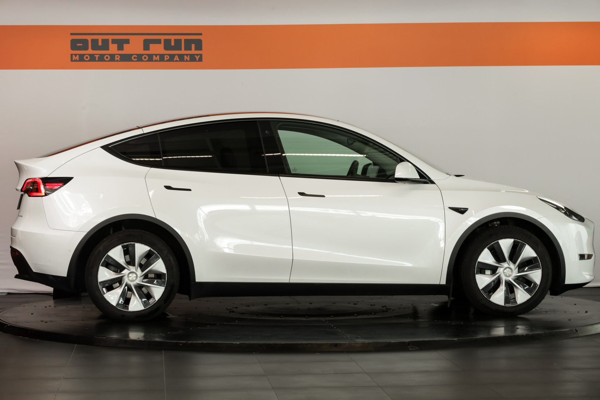 TESLA Model Y Long Range-image-5