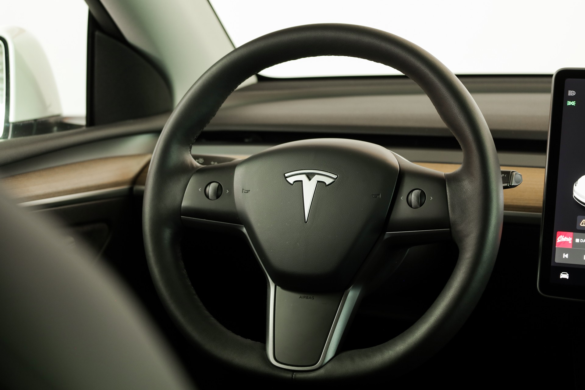 TESLA Model Y Long Range-image-8