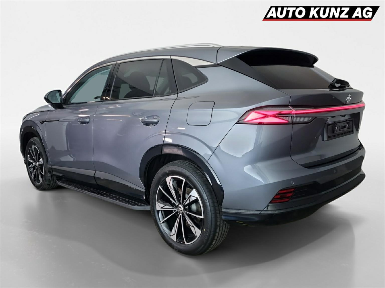 MG MG HS 1.5 T PHEV Luxury-showroom-element-1