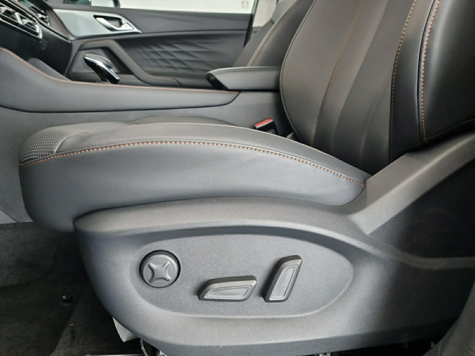 MG MG HS 1.5 T PHEV Luxury-image-12
