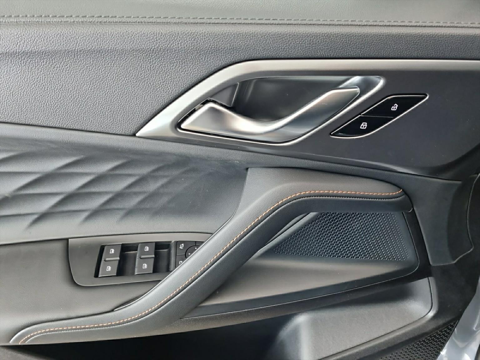 MG MG HS 1.5 T PHEV Luxury-image-11
