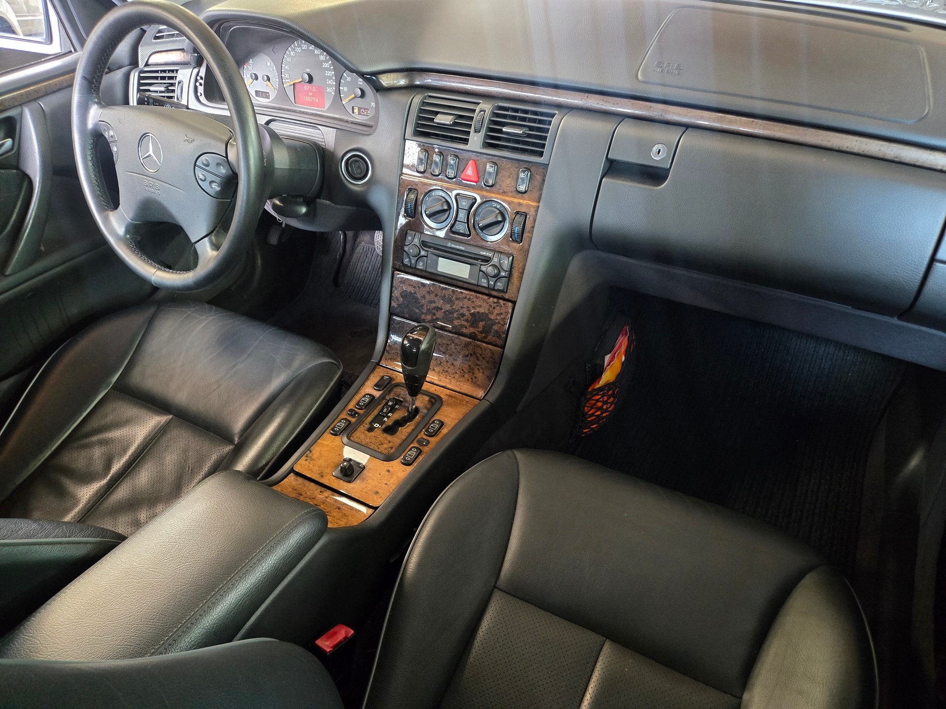 MERCEDES-BENZ E 240 Avantgarde-image-9
