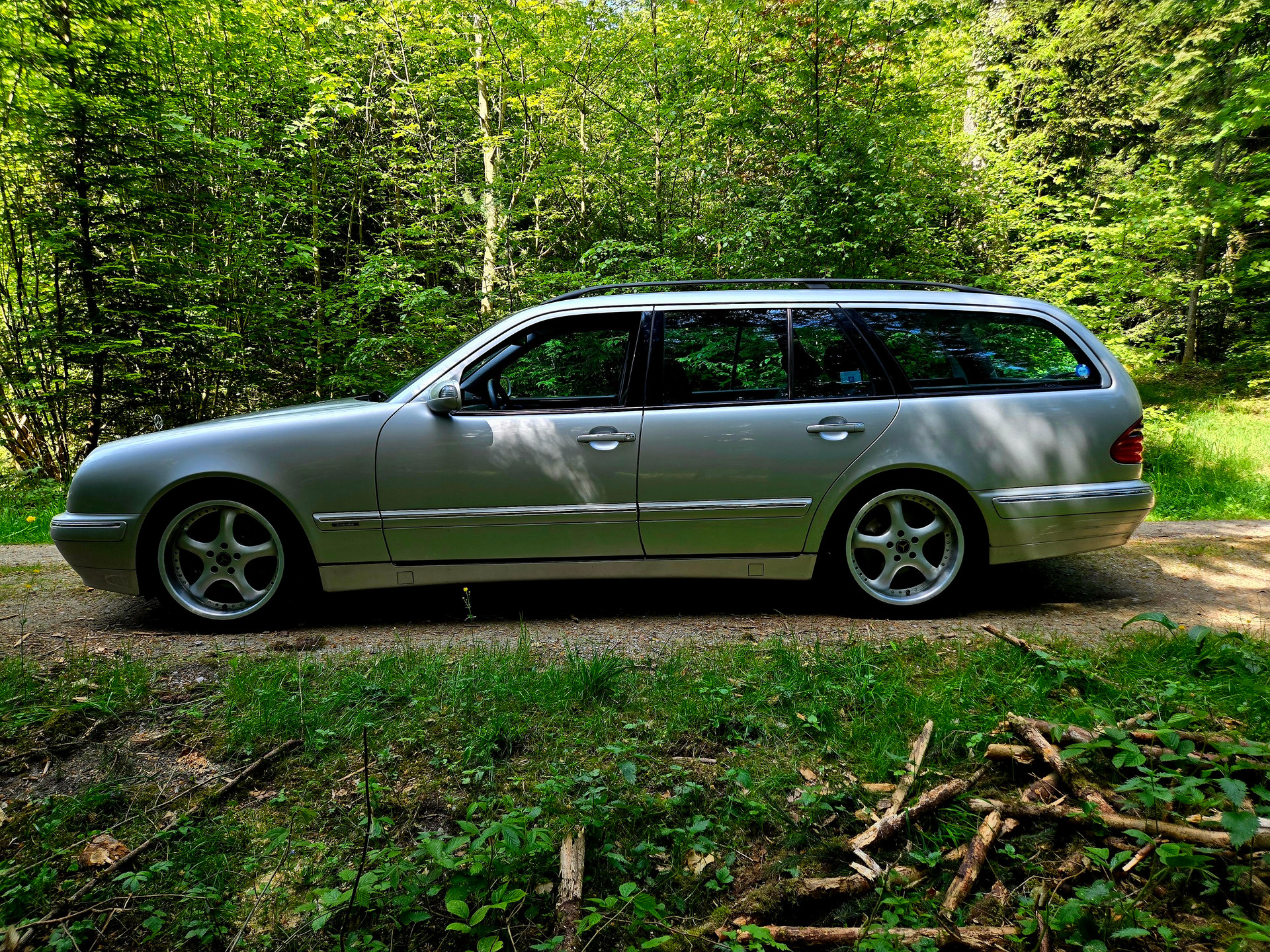 MERCEDES-BENZ E 240 Avantgarde-image-13