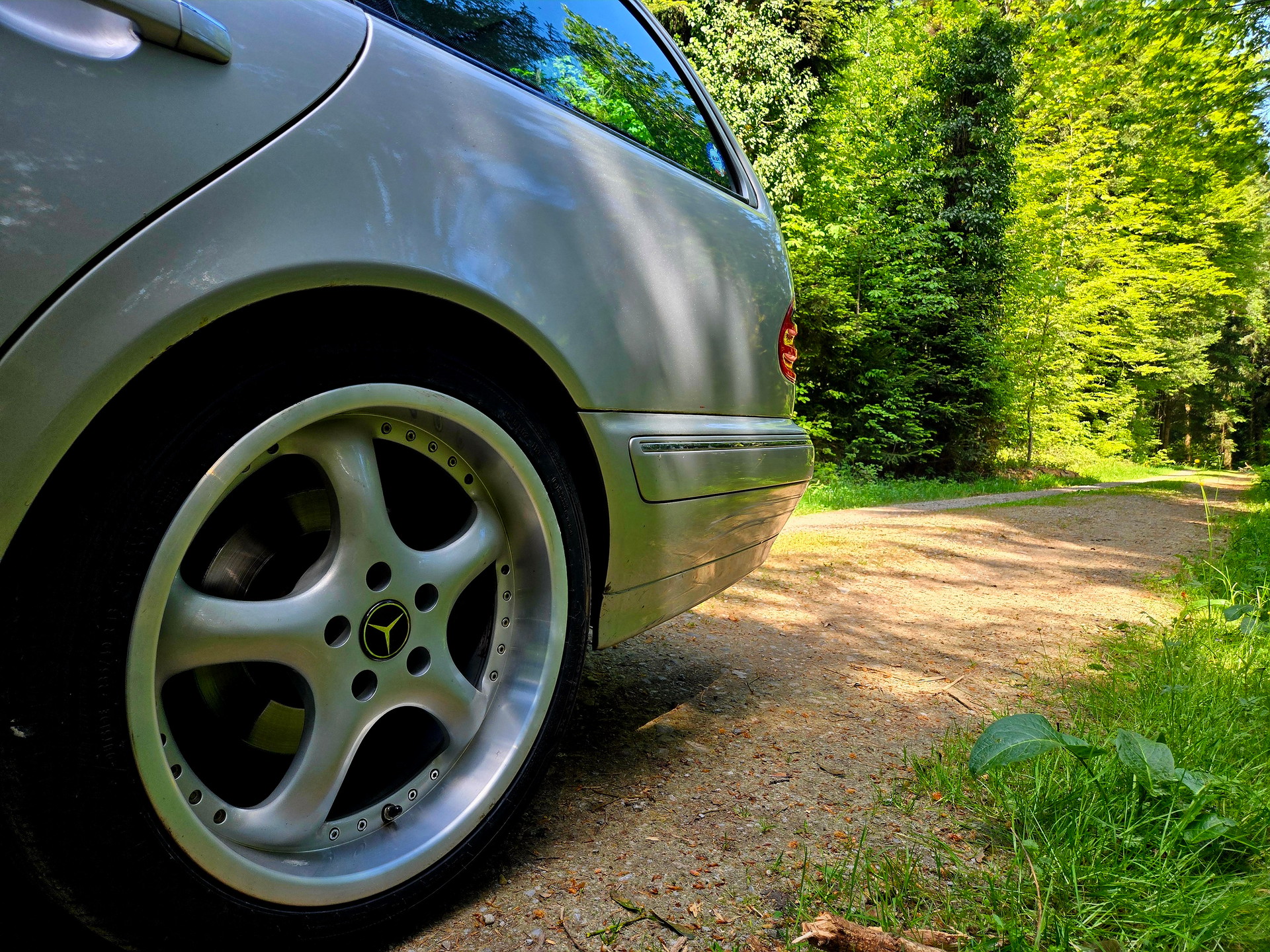 MERCEDES-BENZ E 240 Avantgarde-image-12