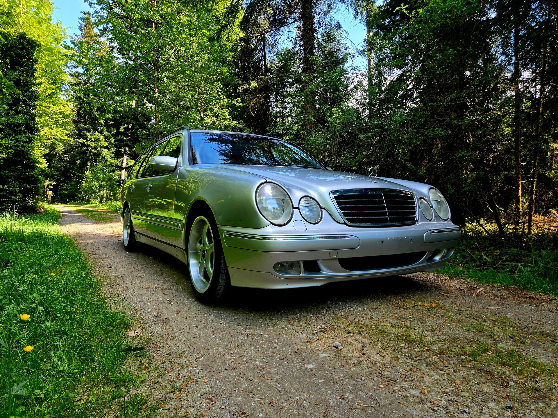MERCEDES-BENZ E 240 Avantgarde-image-14
