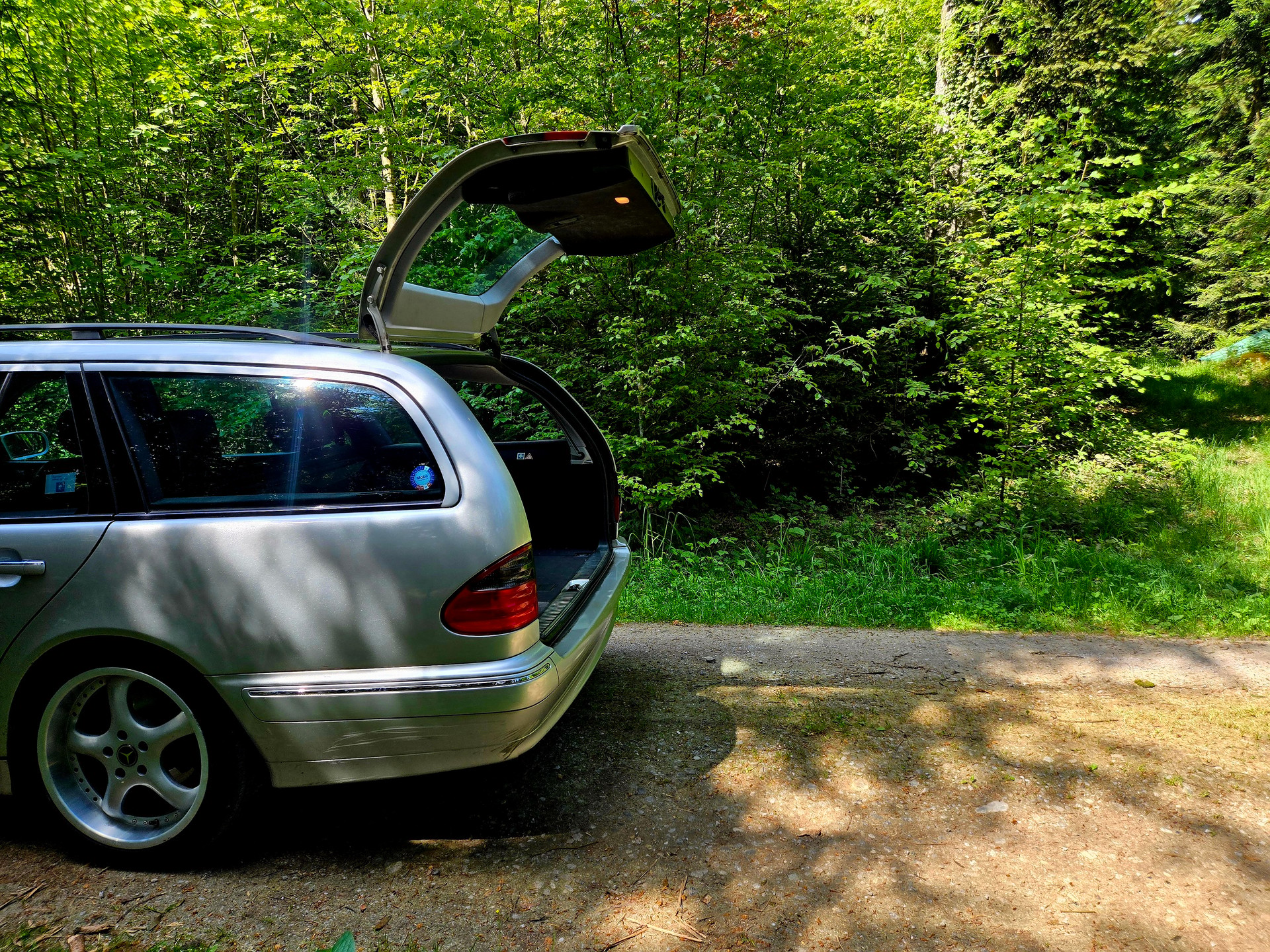 MERCEDES-BENZ E 240 Avantgarde-image-1