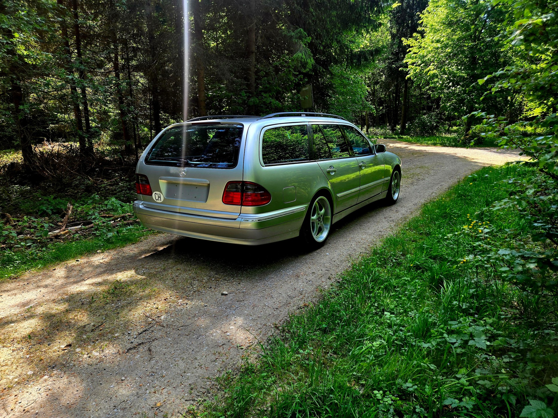 MERCEDES-BENZ E 240 Avantgarde-image-11