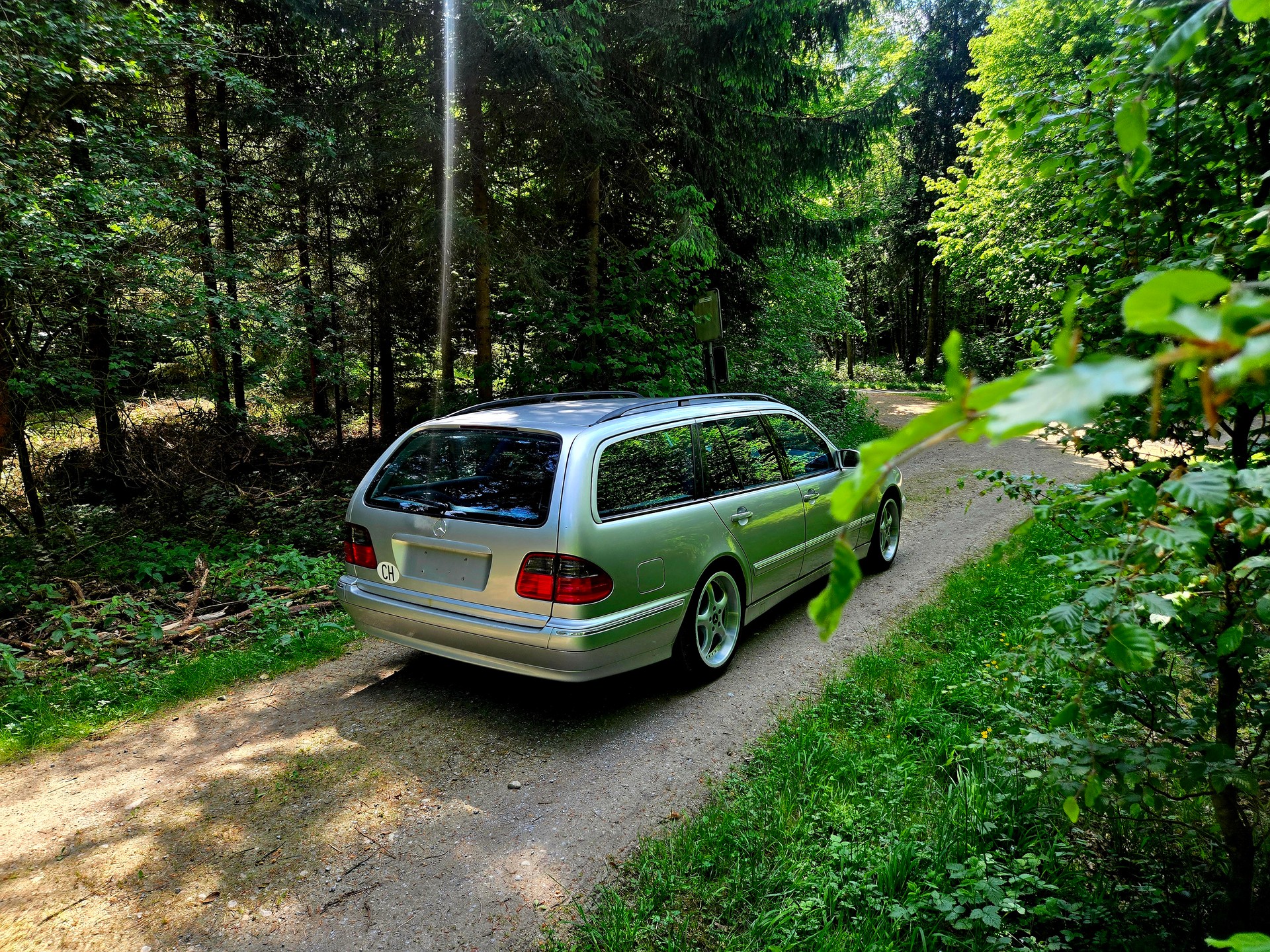 MERCEDES-BENZ E 240 Avantgarde-image-2