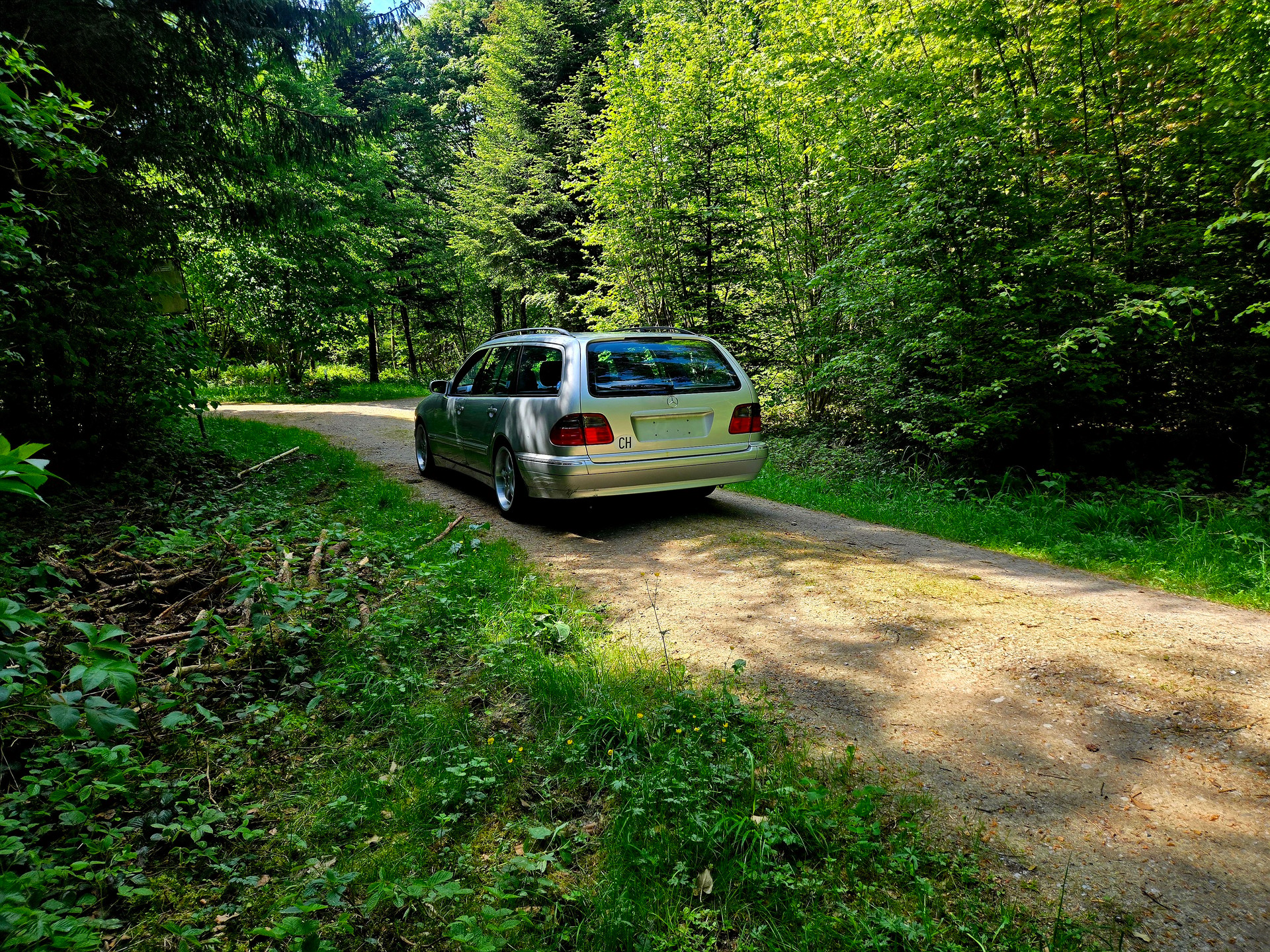 MERCEDES-BENZ E 240 Avantgarde-image-6