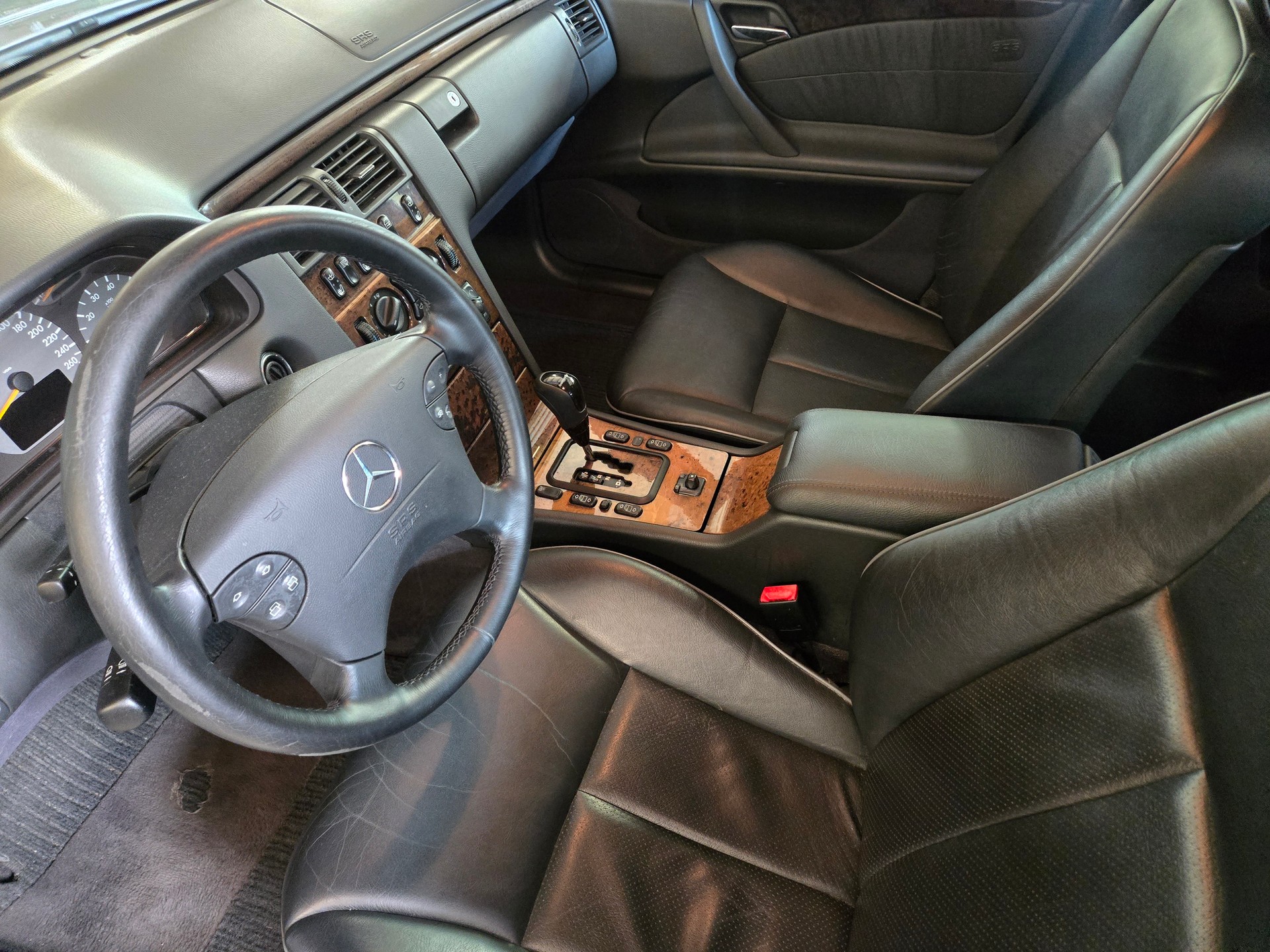 MERCEDES-BENZ E 240 Avantgarde-image-5