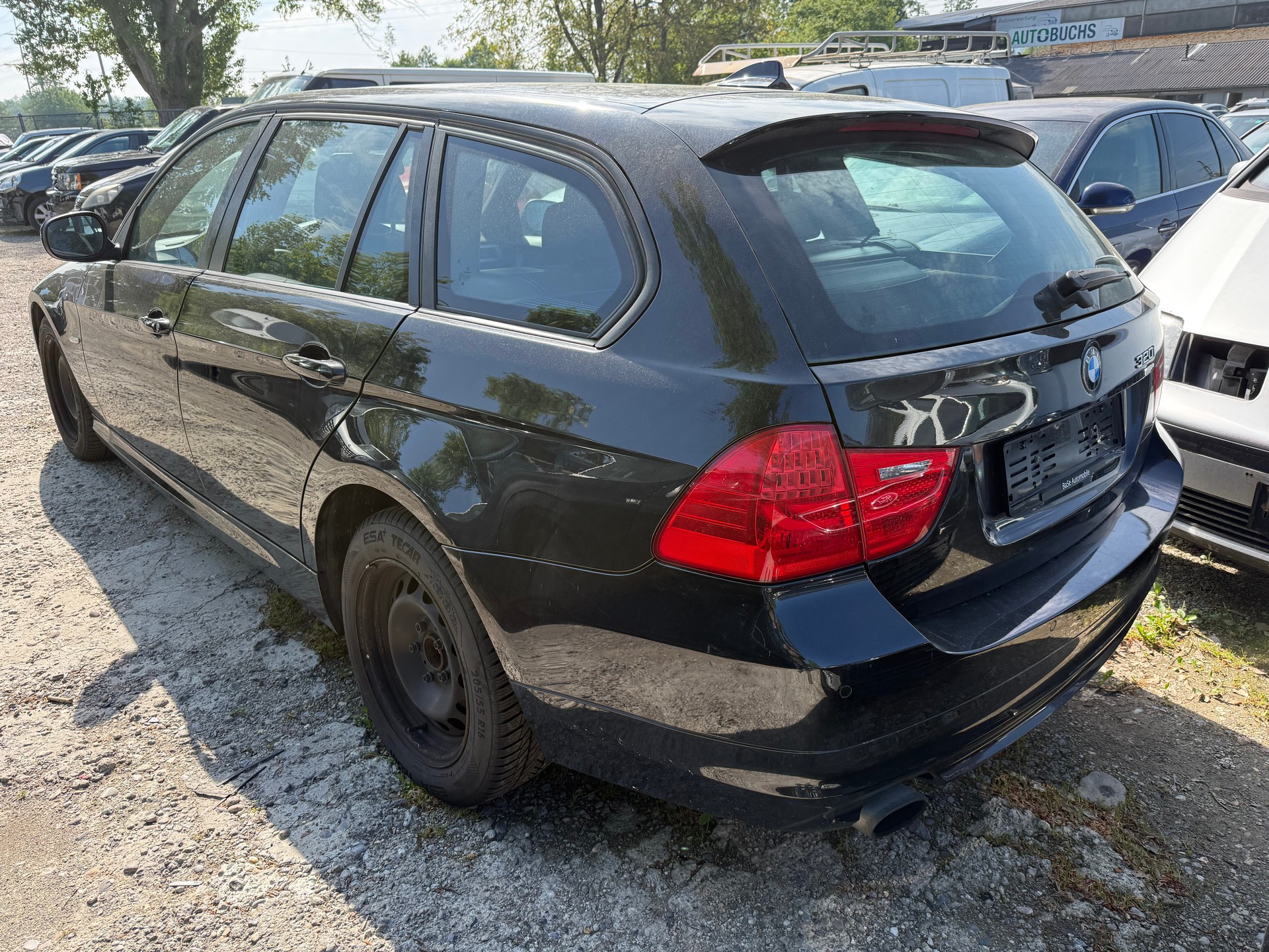 BMW 320i Touring-image-3