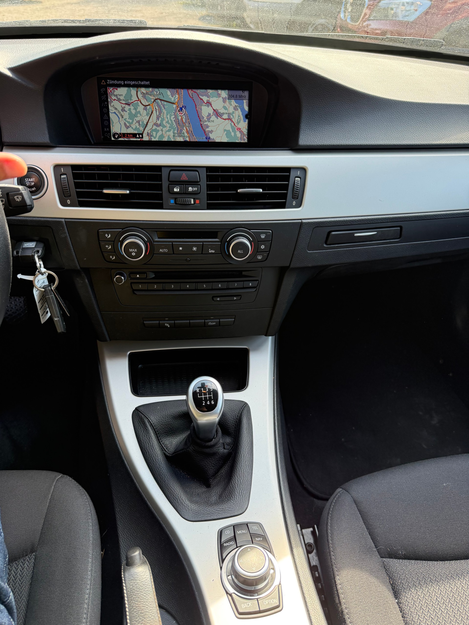 BMW 320i Touring-image-11